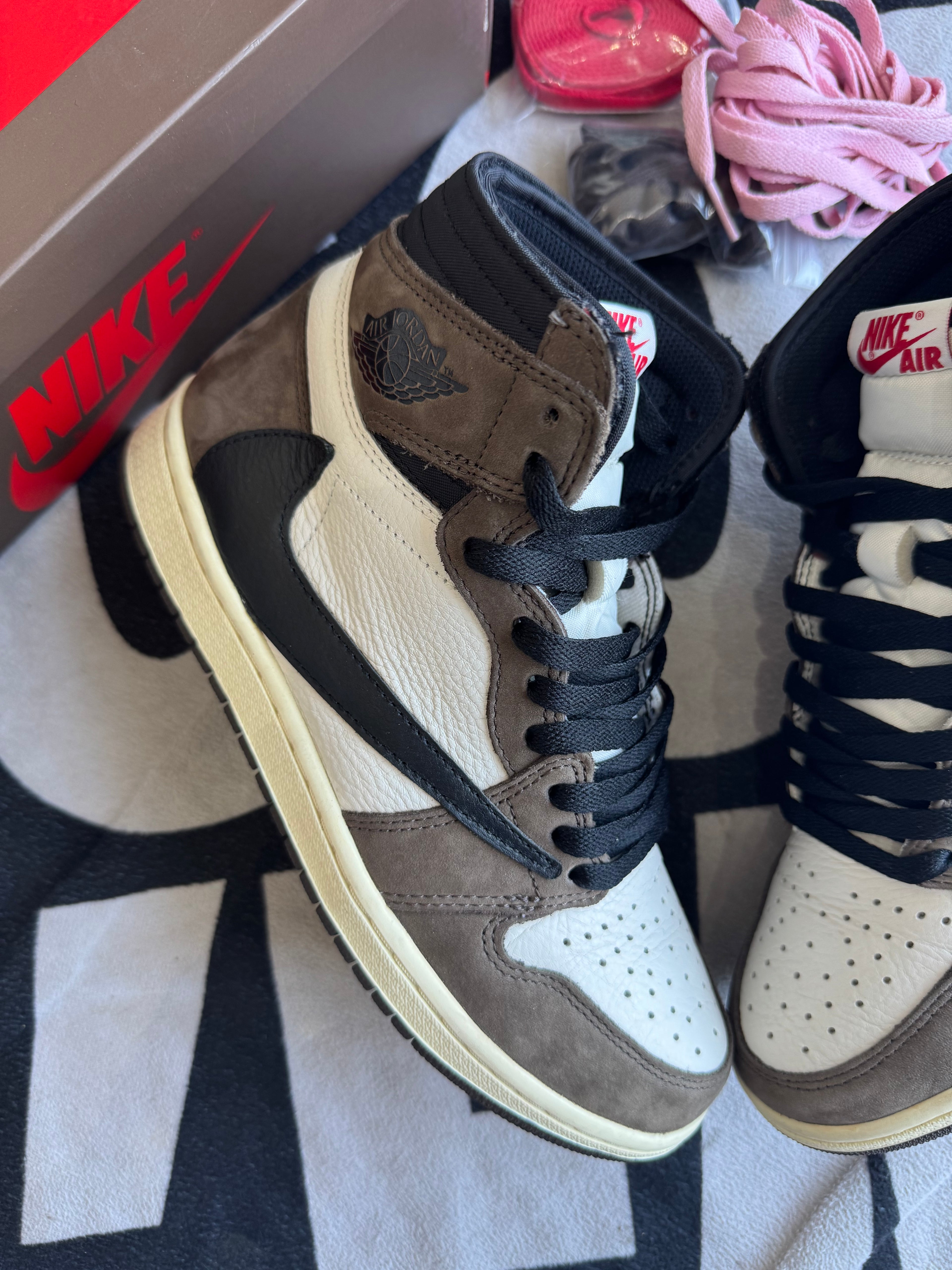 Jordan 1 High Travis Scott Mocha (Taille 41)