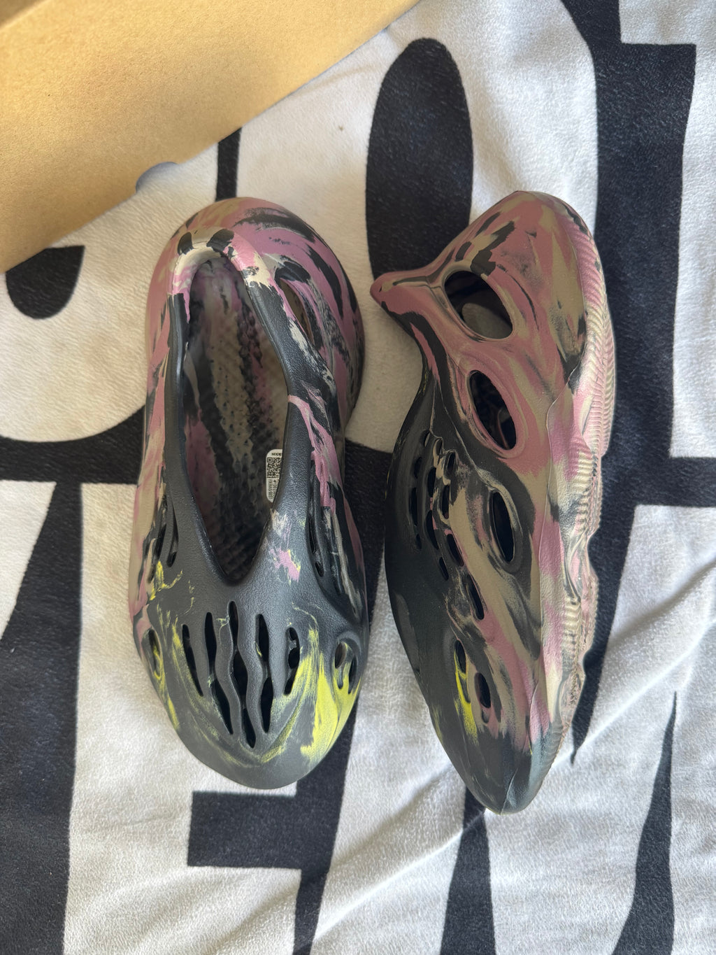 Yeezy Foam RNR MX Cinder (Taille 38)