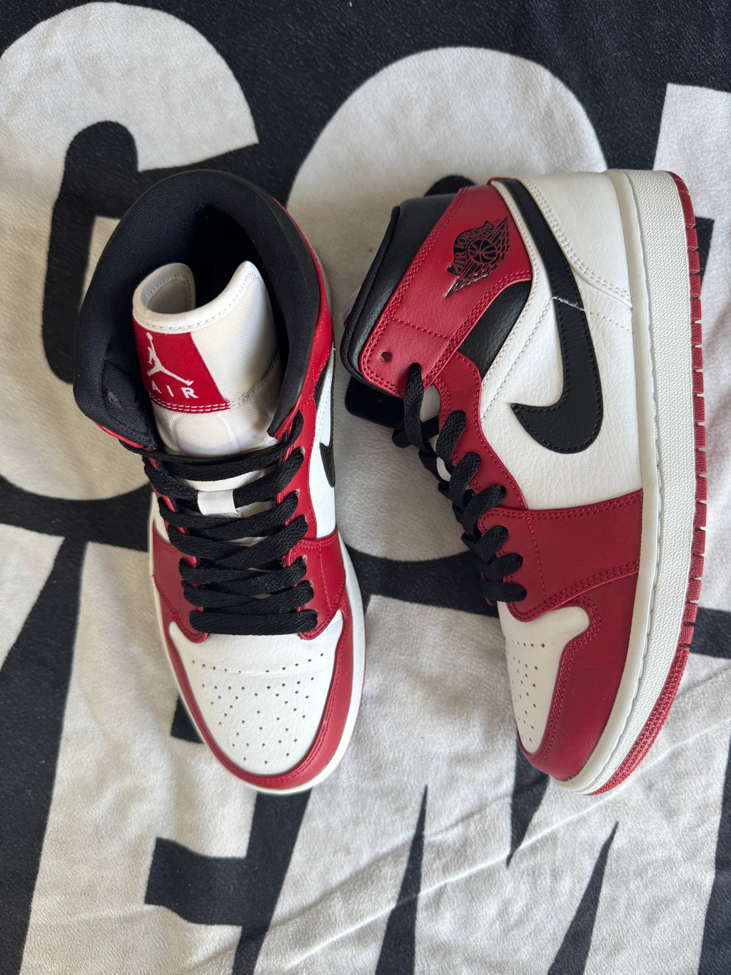 Jordan 1 Mid Chicago 2020 (Taille 42)