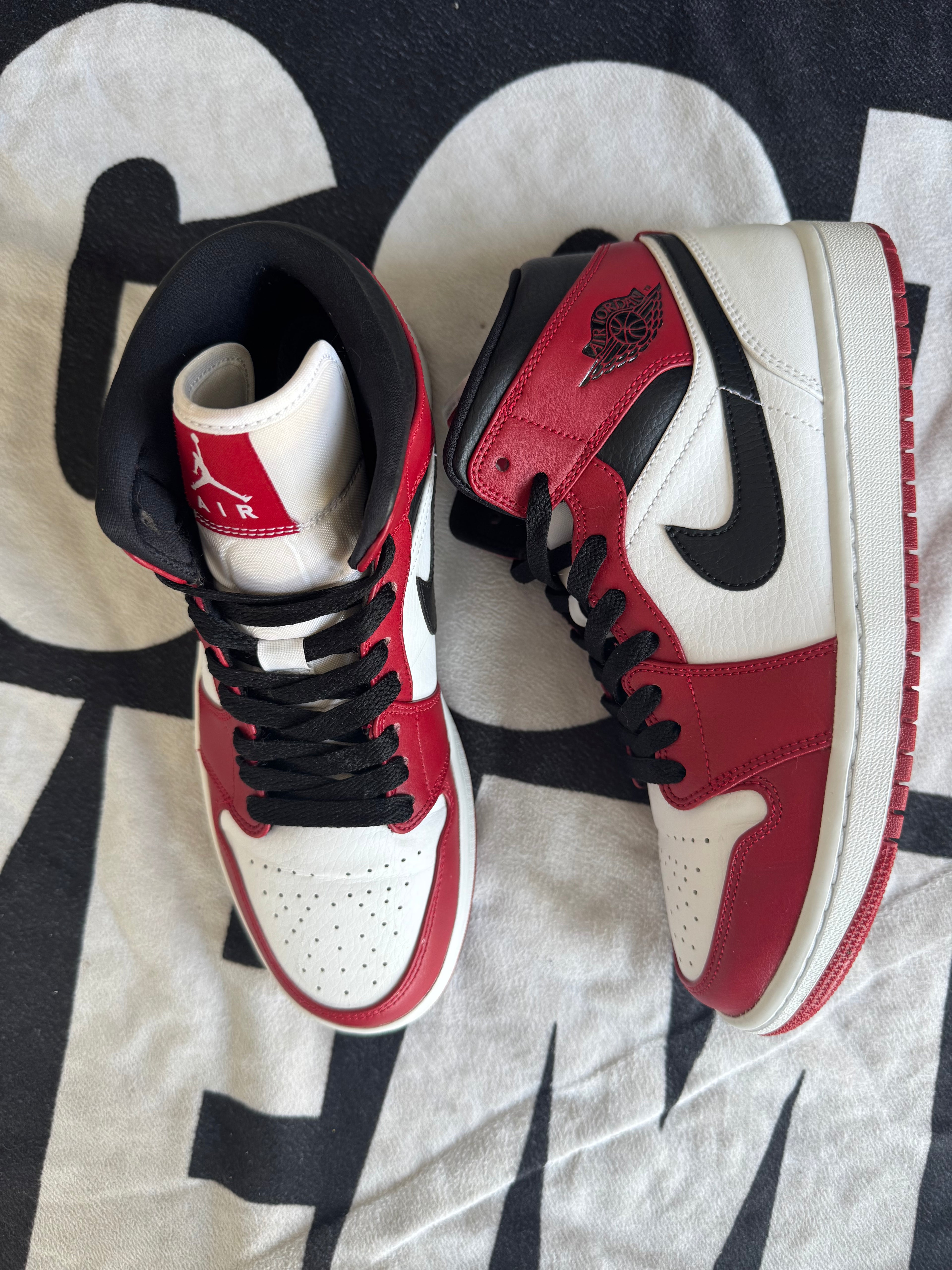Jordan 1 Mid Chicago 2020 (Taille 42)