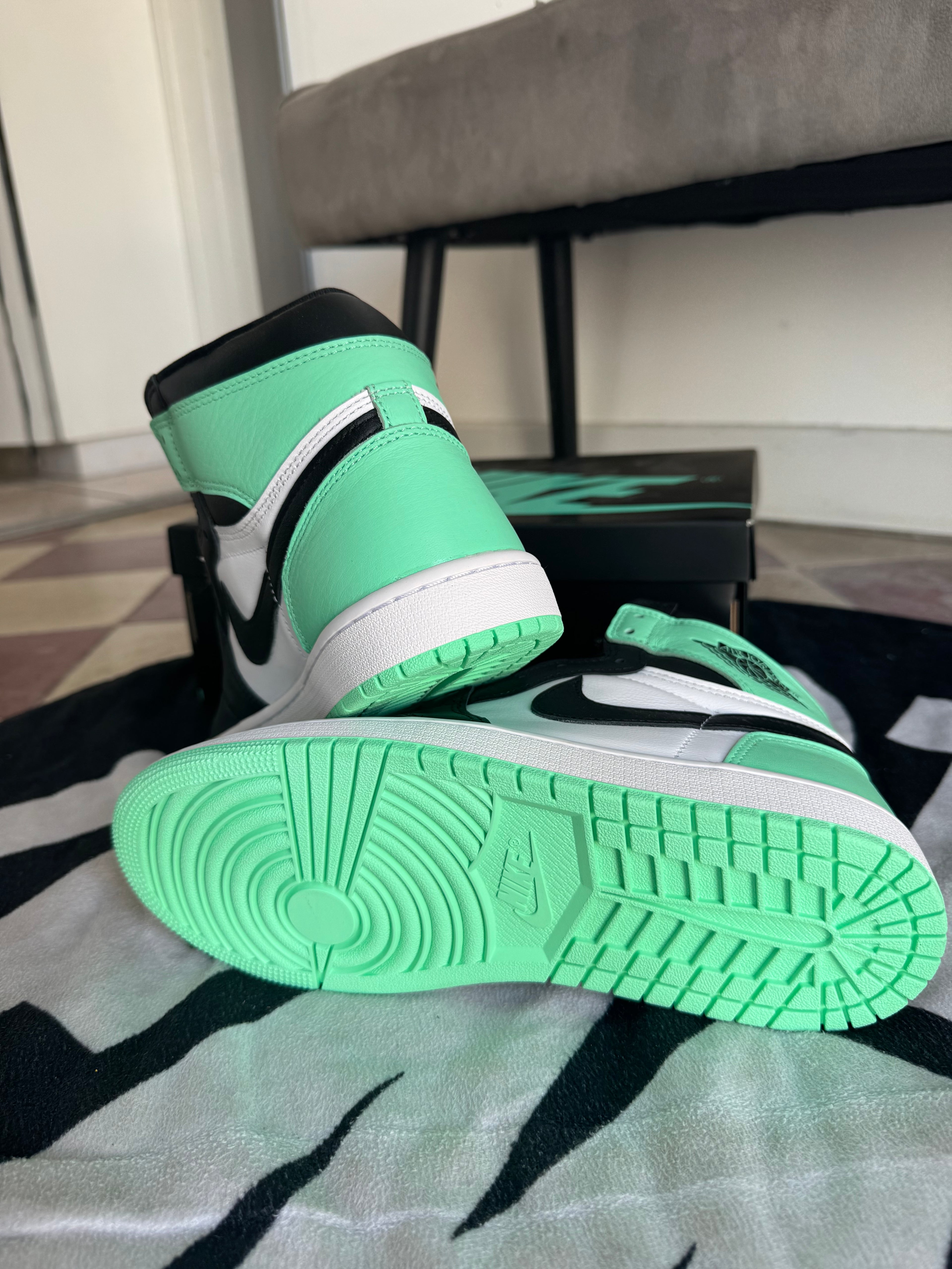 Jordan 1 High Green Glow (Taille 42.5)