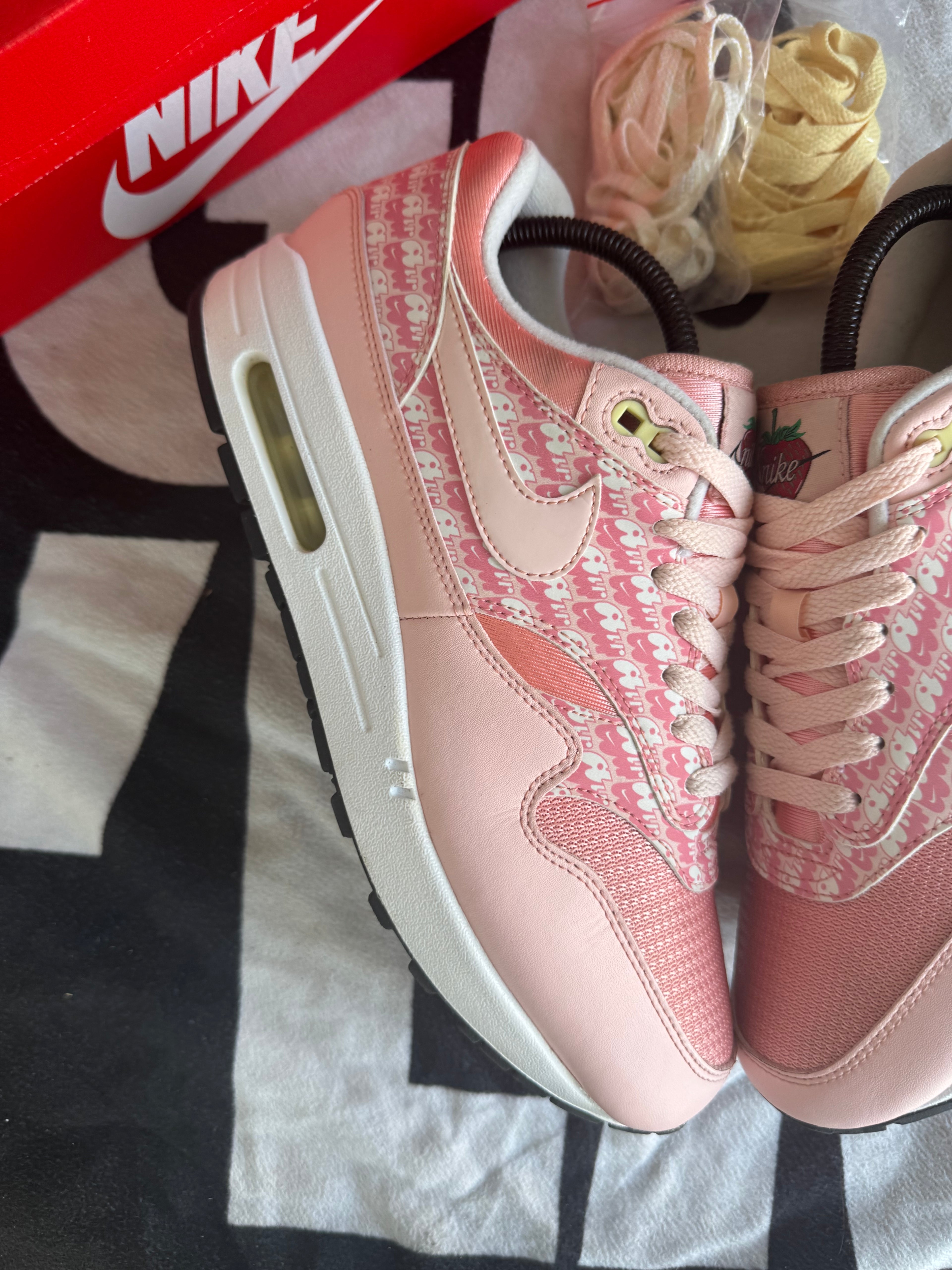 Nike Air Max 1 Strawberry Lemonade  (Taille 42.5)