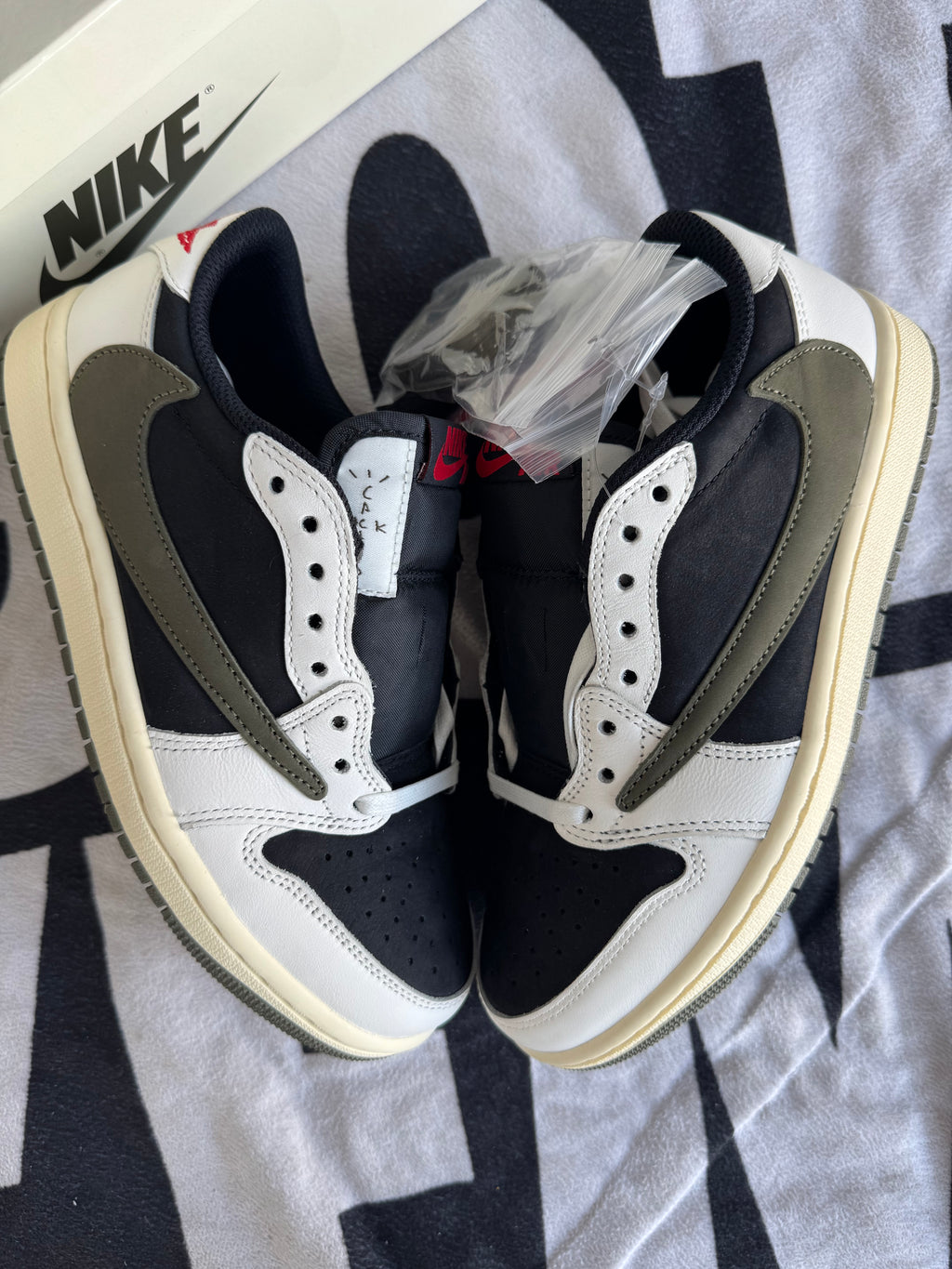 Jordan 1 Low Travis Scott Olive (Taille 37.5)