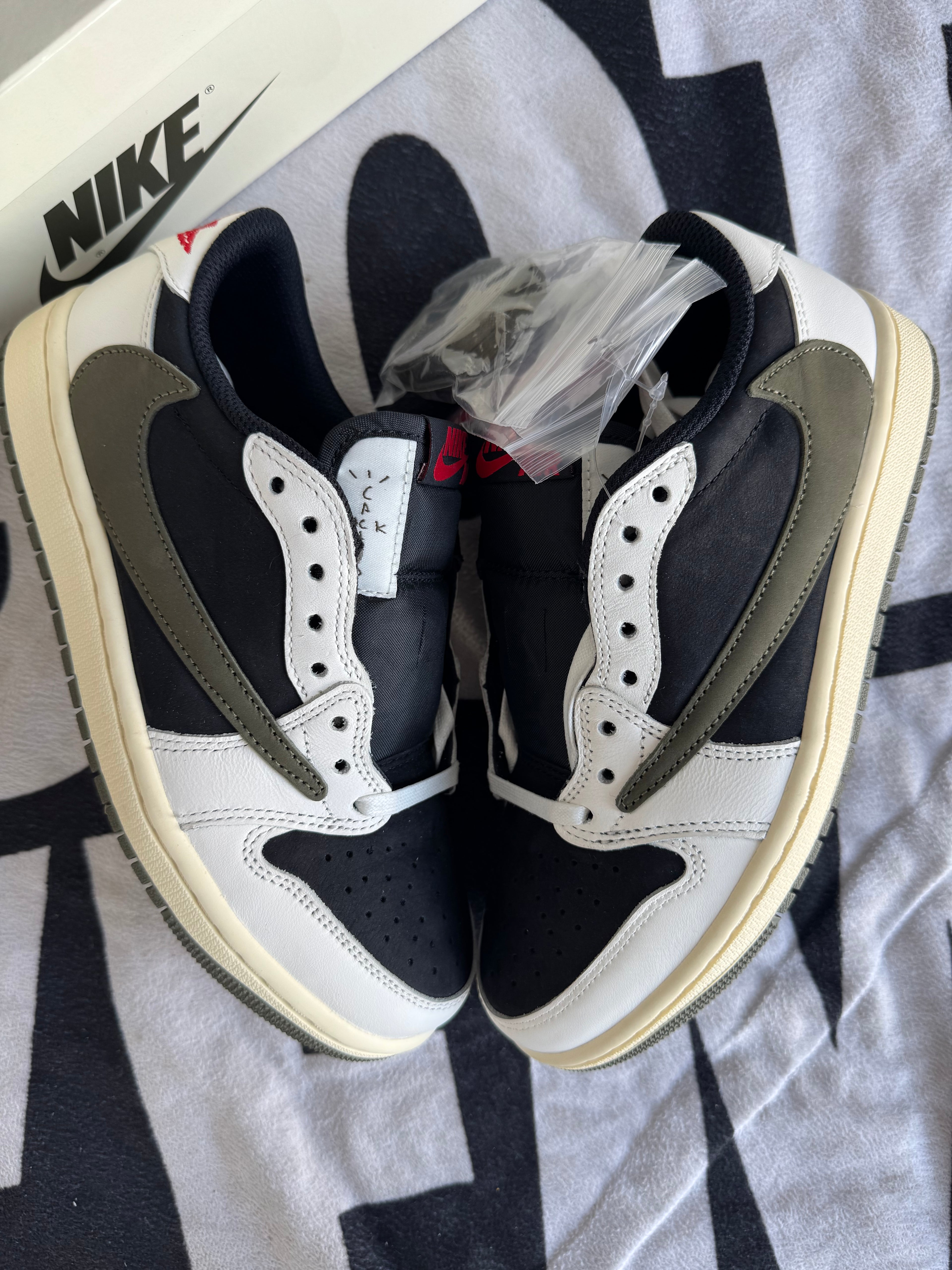 Jordan 1 Low Travis Scott Olive (Taille 37.5)