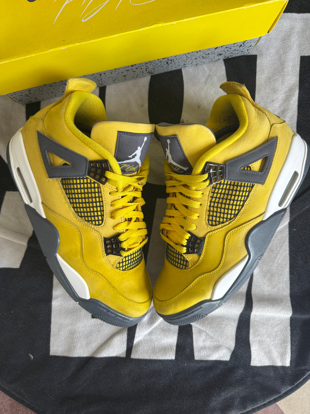 Jordan 4 Lightning 2021 (Taille 44)