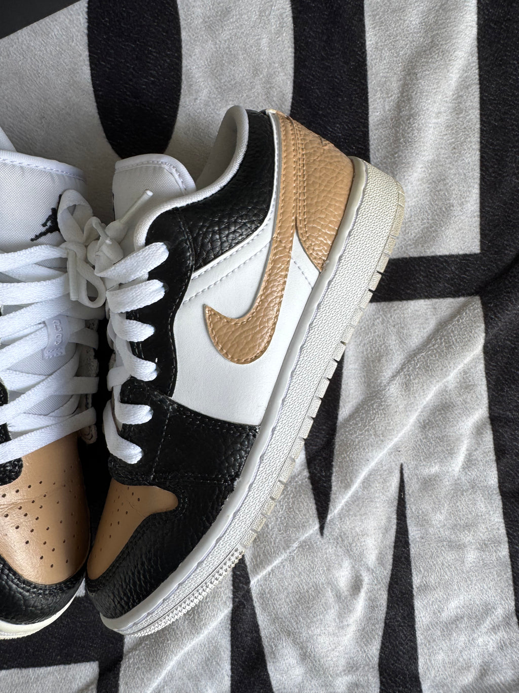 Jordan 1 Low White Custom (Taille 36)