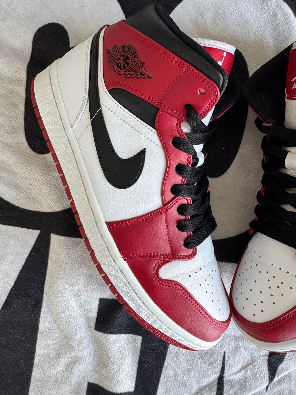 Jordan 1 Mid Chicago 2020 (Taille 42)