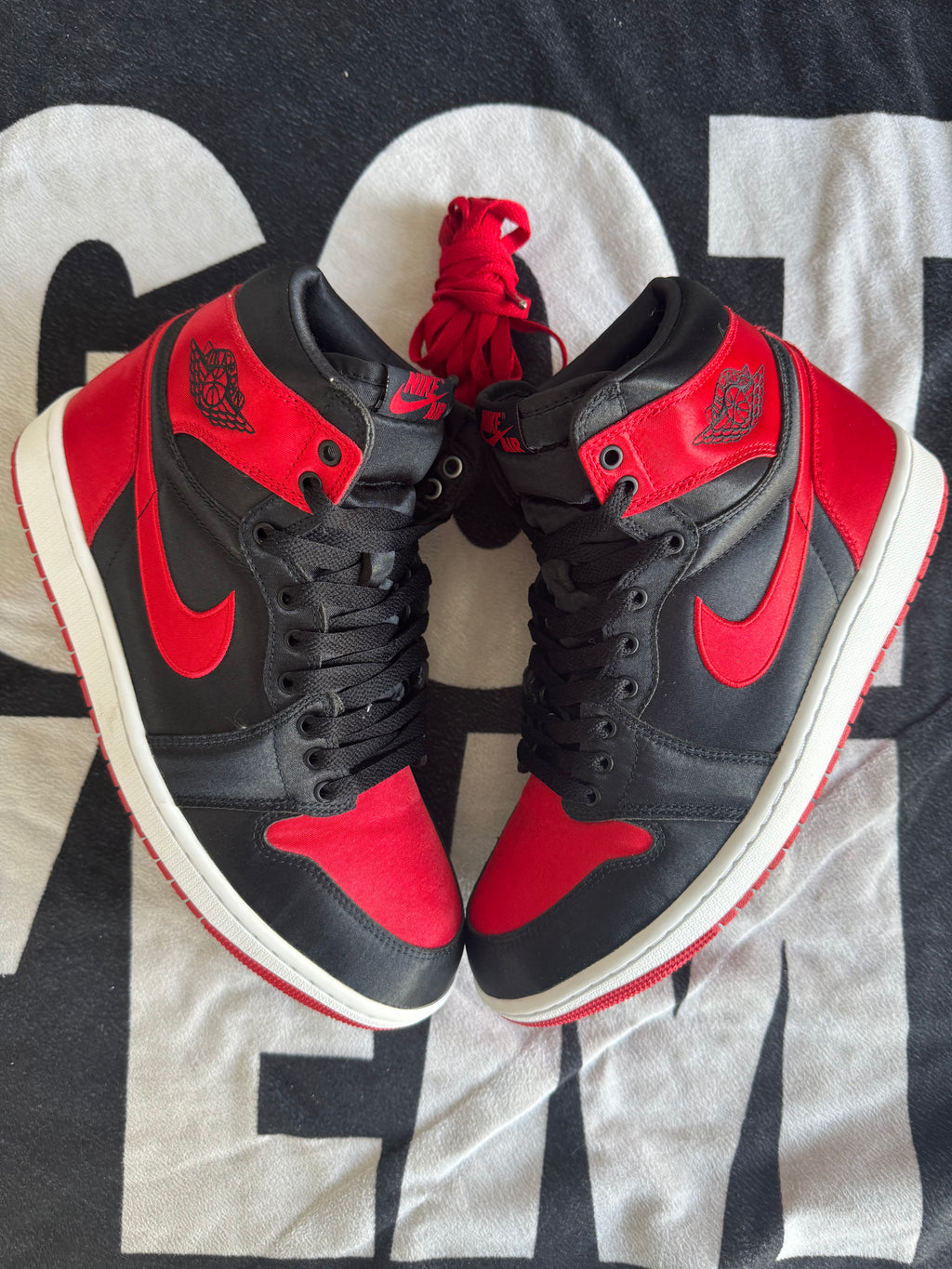 Jordan 1 High Satin Bred (Taille 42.5)