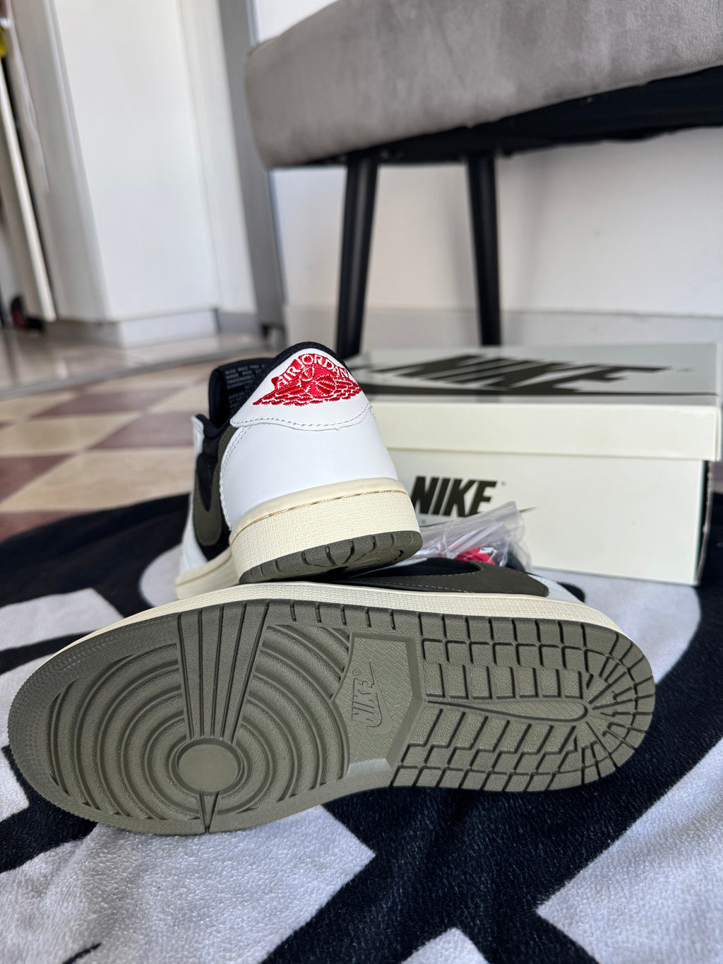 Jordan 1 Low Travis Scott Olive (Taille 37.5)