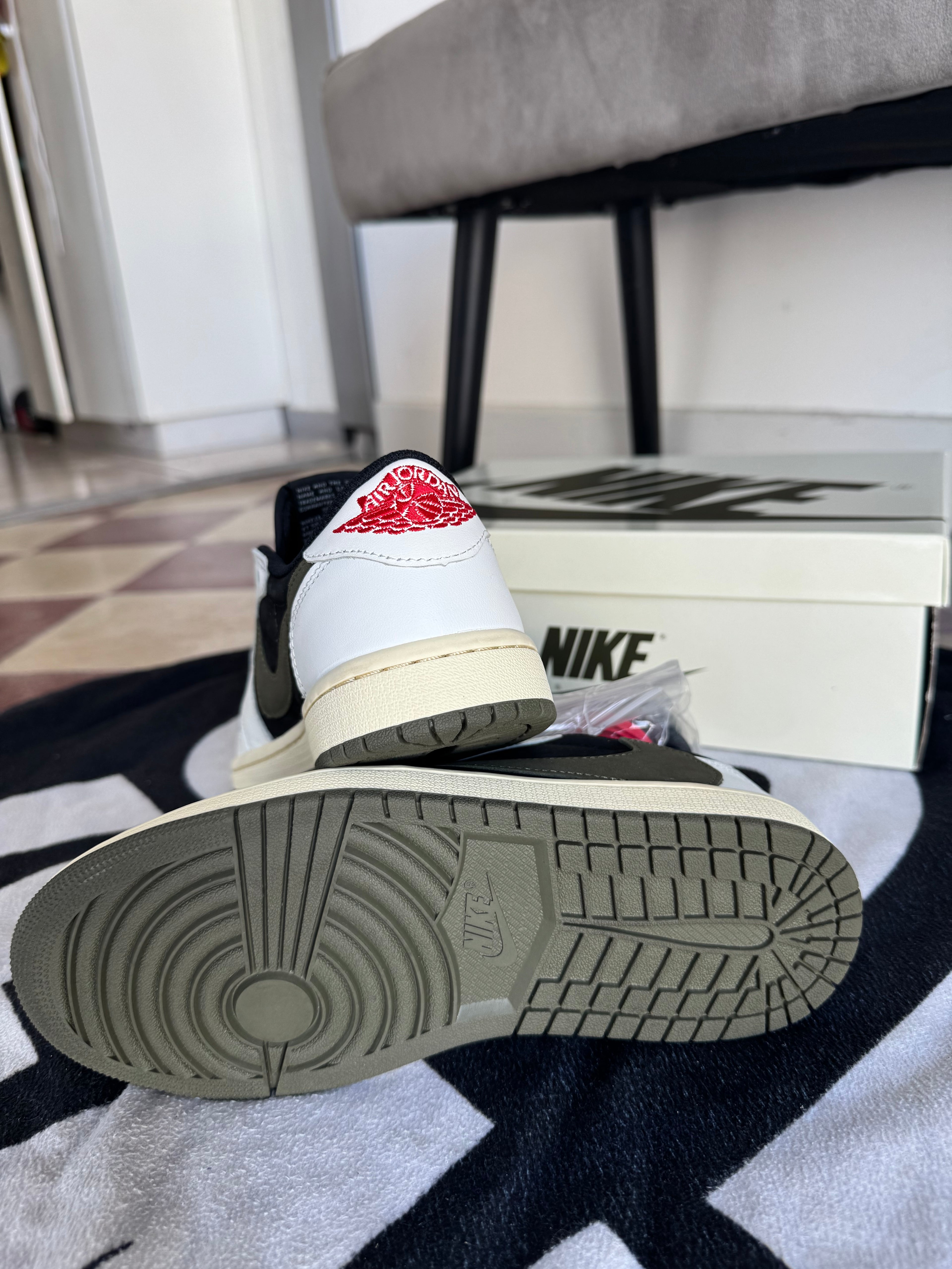 Jordan 1 Low Travis Scott Olive (Taille 37.5)