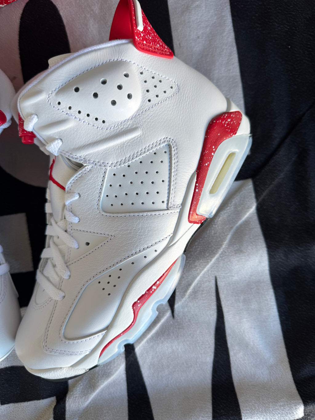 Jordan 6 Red Oreo (Taille 42)