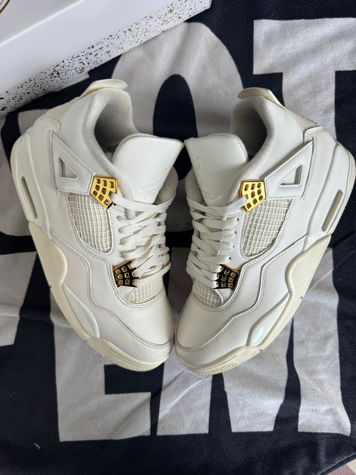 Jordan 4 Metallic Gold wmns (Taille 43)