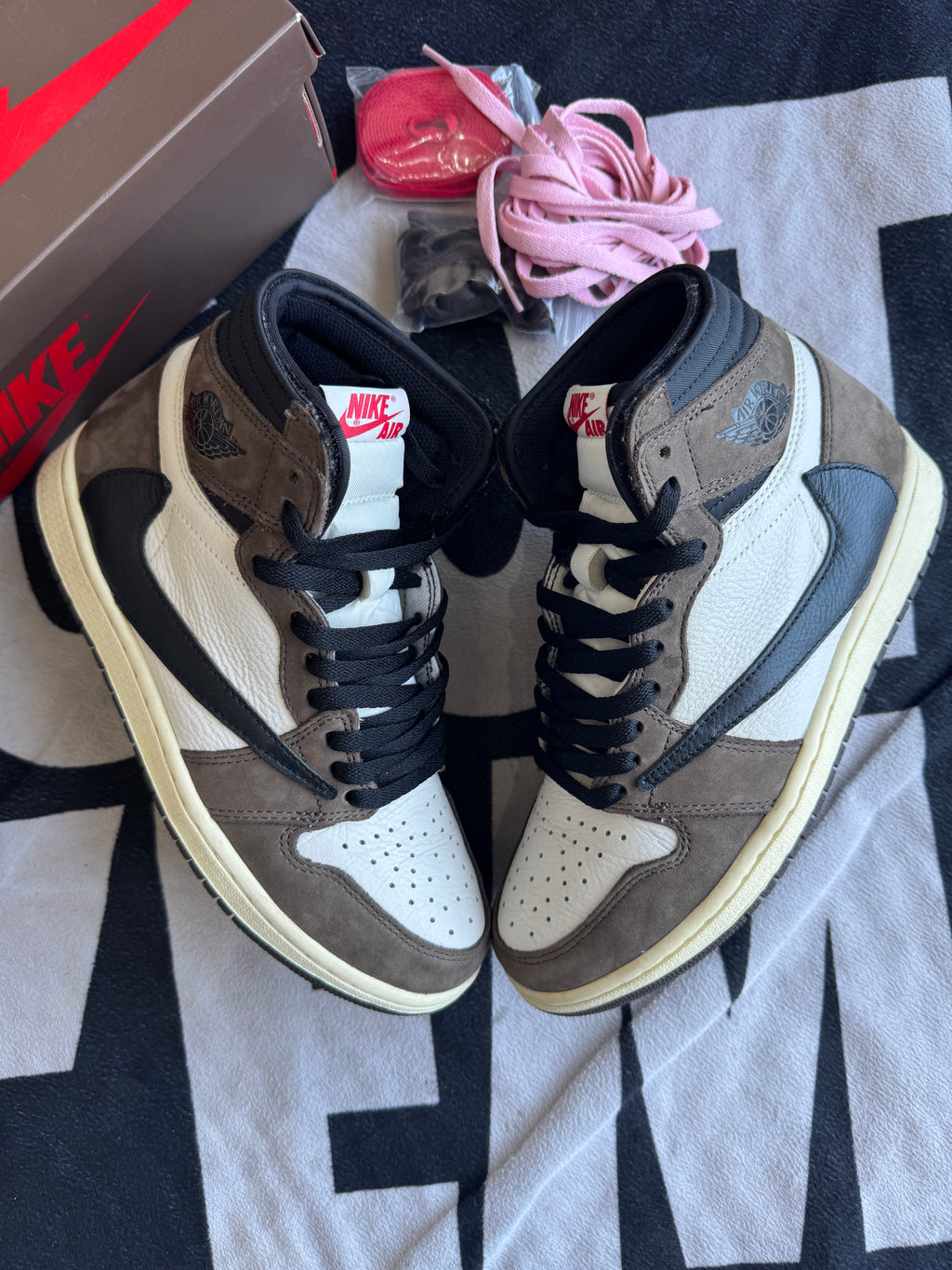 Jordan 1 High Travis Scott Mocha (Taille 41)