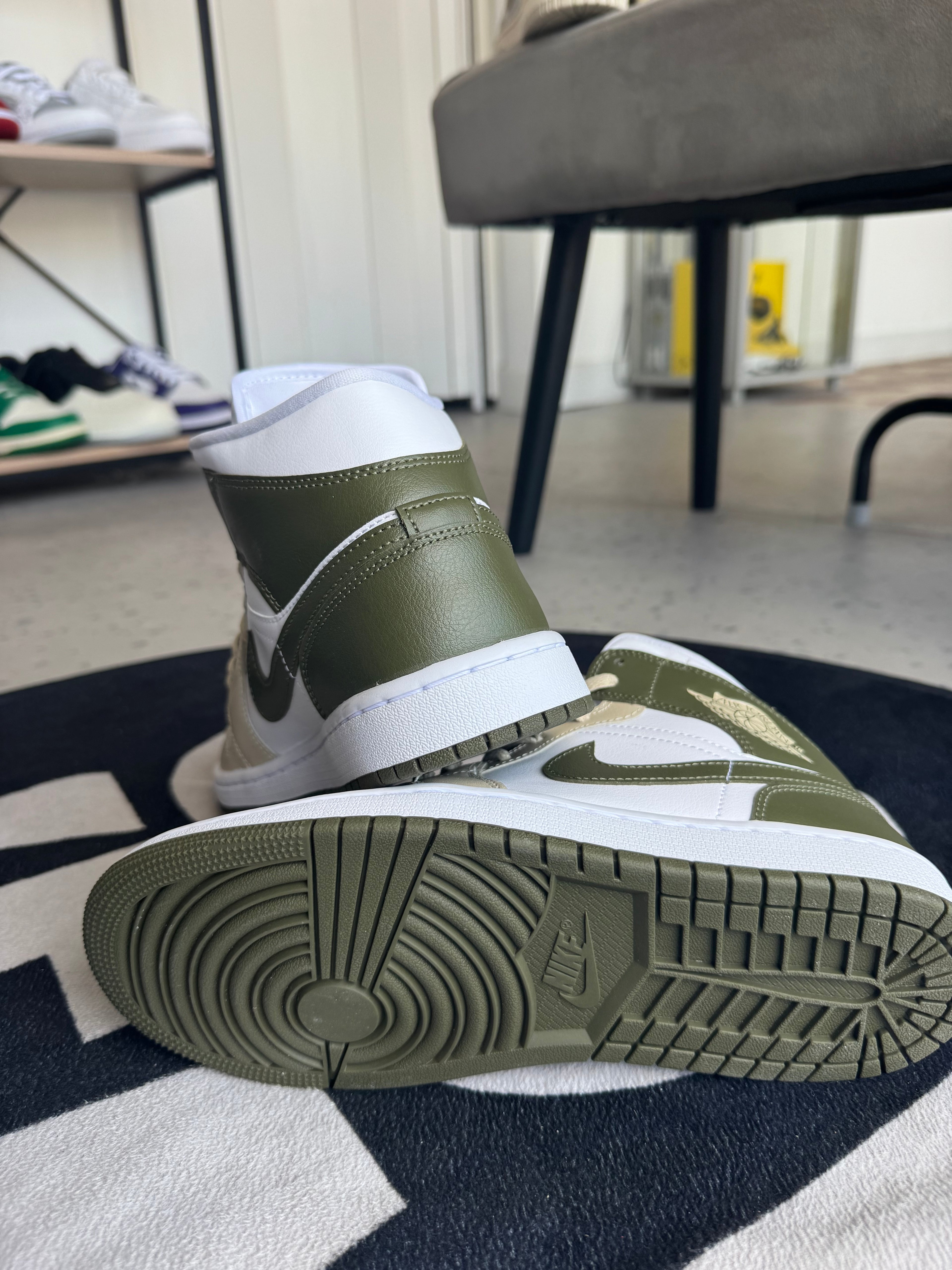 Jordan 1 Mid Military Drab wmns (Taille 41)