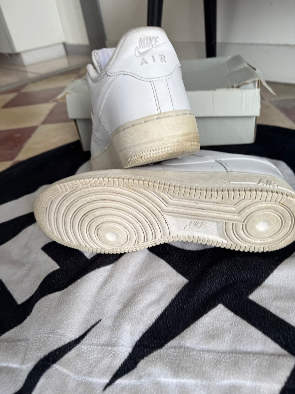 Nike Air Force 1 Low '07 White (Taille 45)