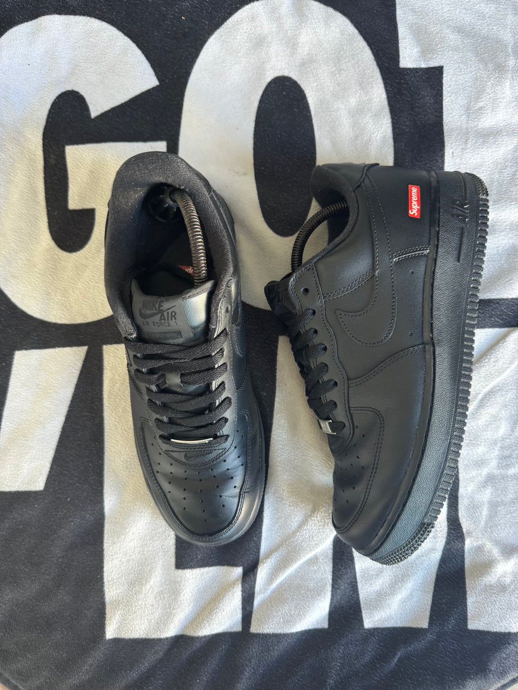 Nike Air Force 1 Low Supreme Black (Taille 42.5)