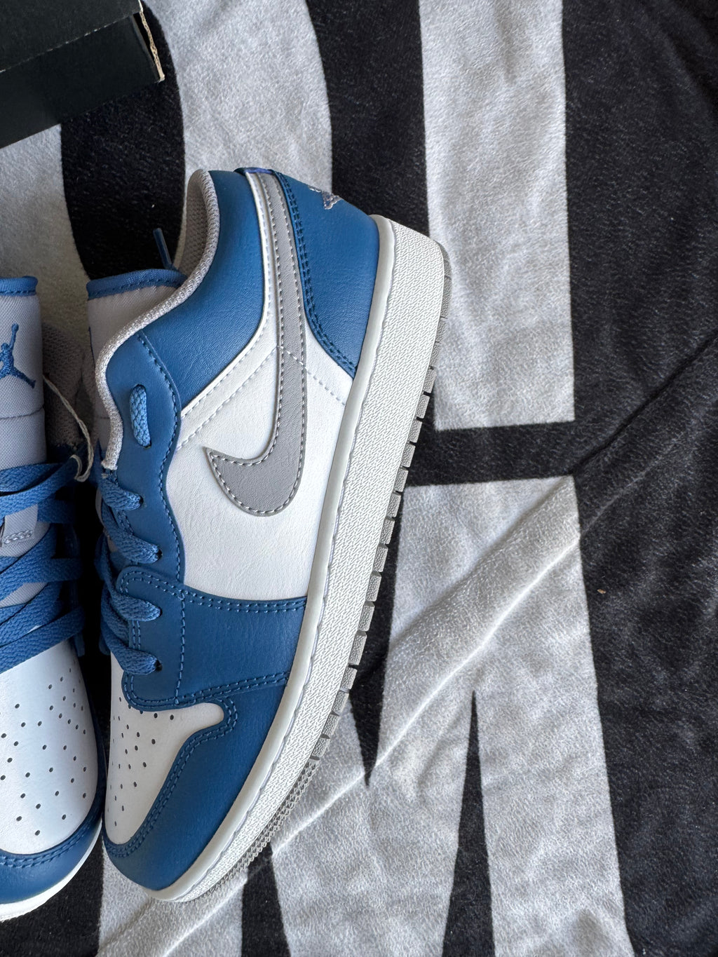Jordan 1 Low True Blue (Taille 38)