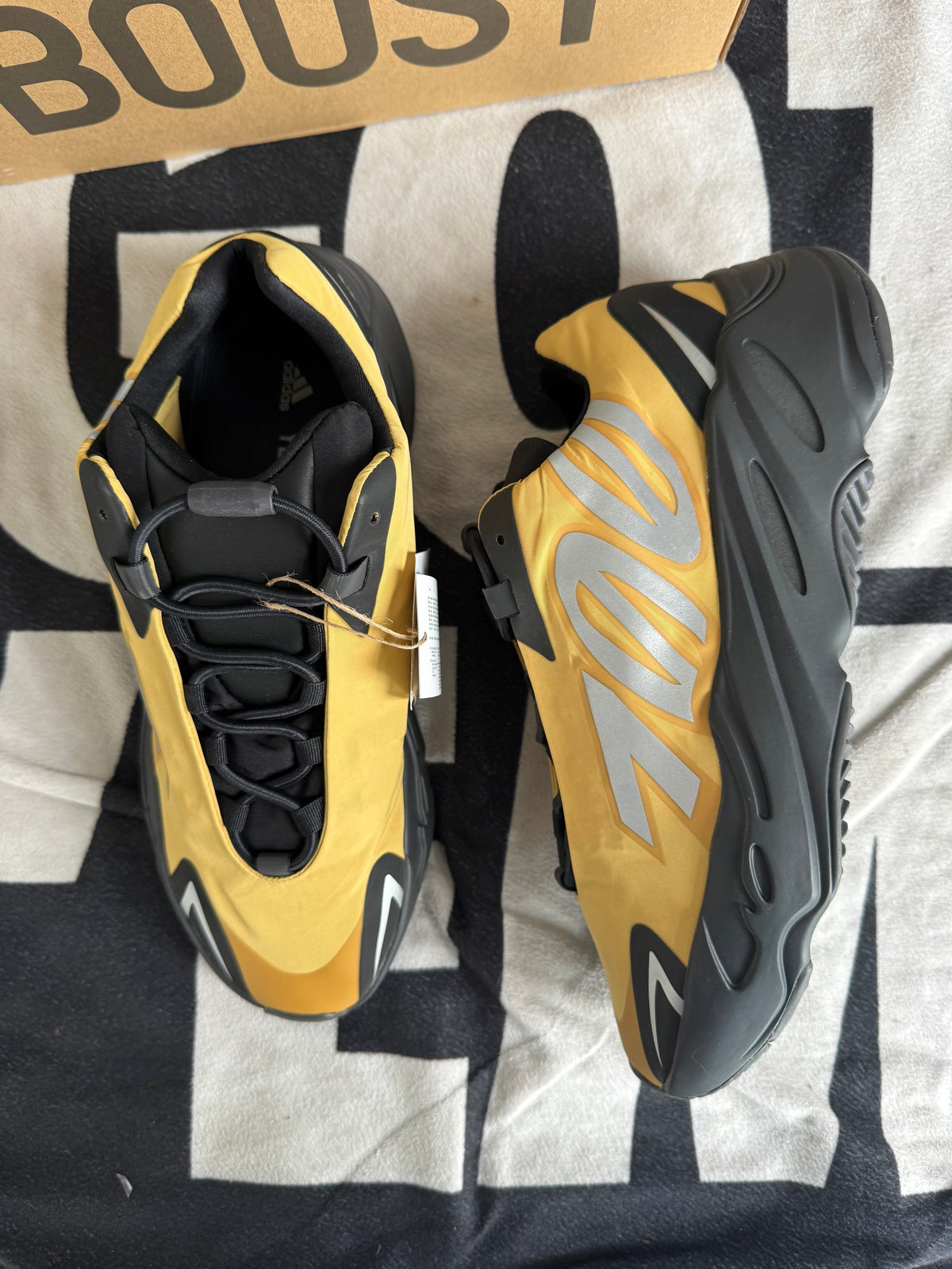 adidas Yeezy Boost 700 MNVN Honey Flux (Taille 45 1/3)