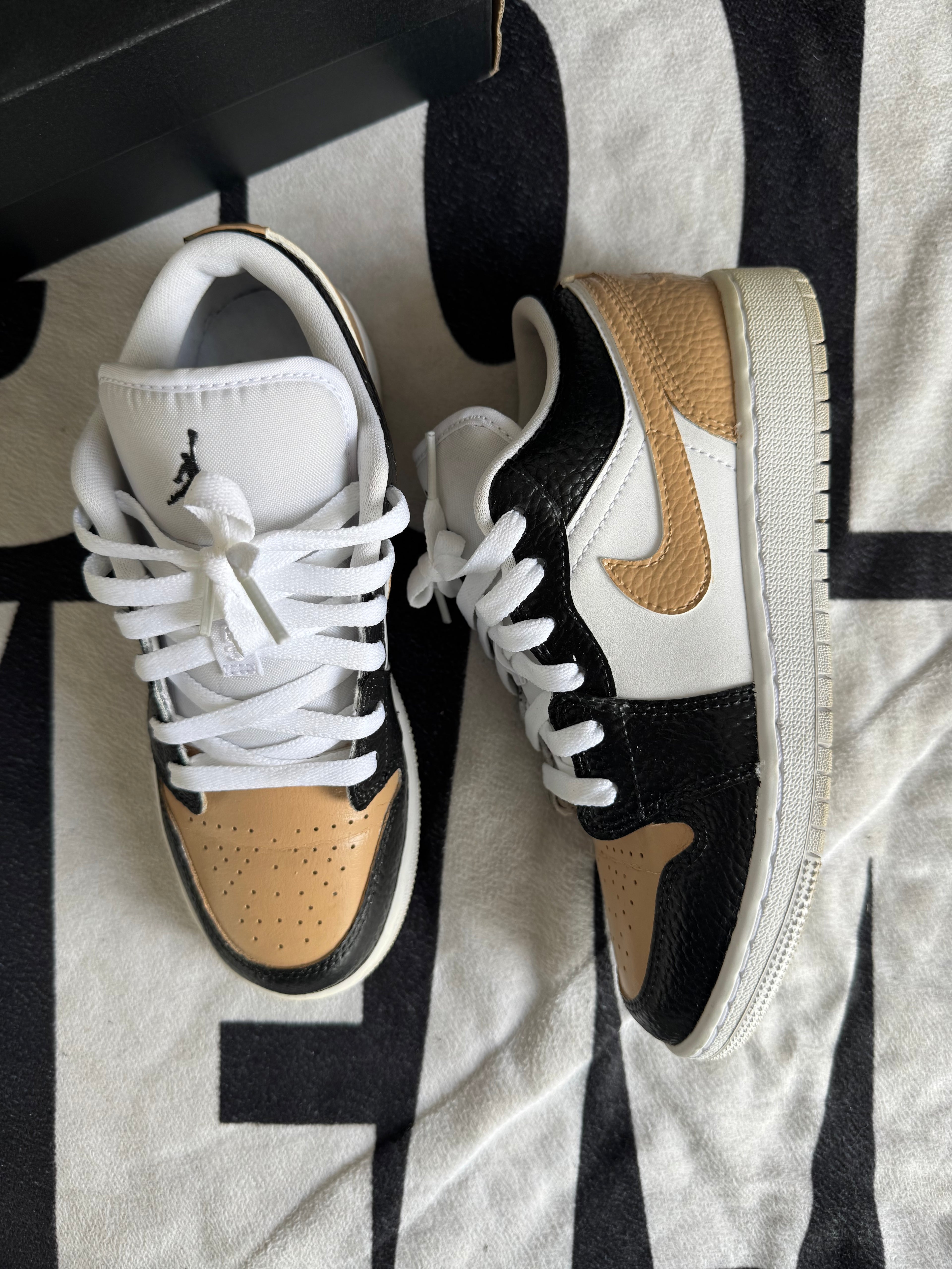 Jordan 1 Low White Custom (Taille 36)