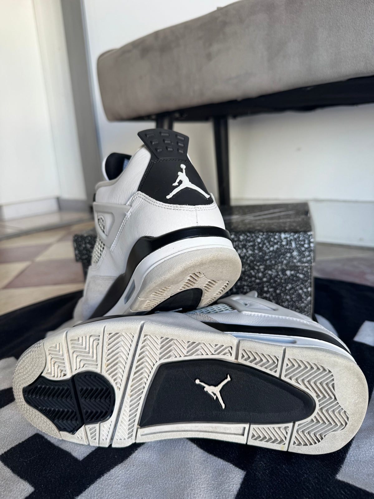 Jordan 4 Military Black (Taille 42)