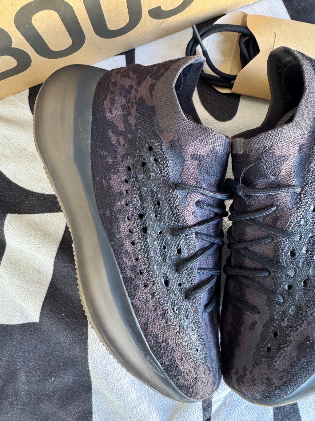 Yeezy Boost 380 Onyx (Taille 45 1/3)