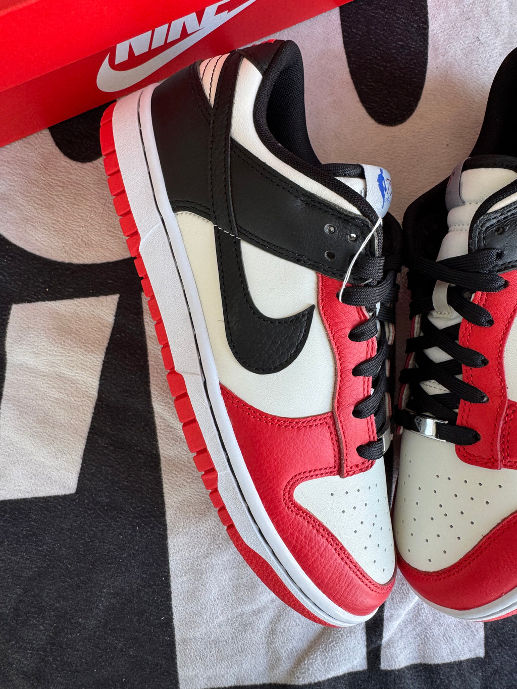 Nike Dunk Low EMB NBA 75th Anniversary Chicago (Taille 42)
