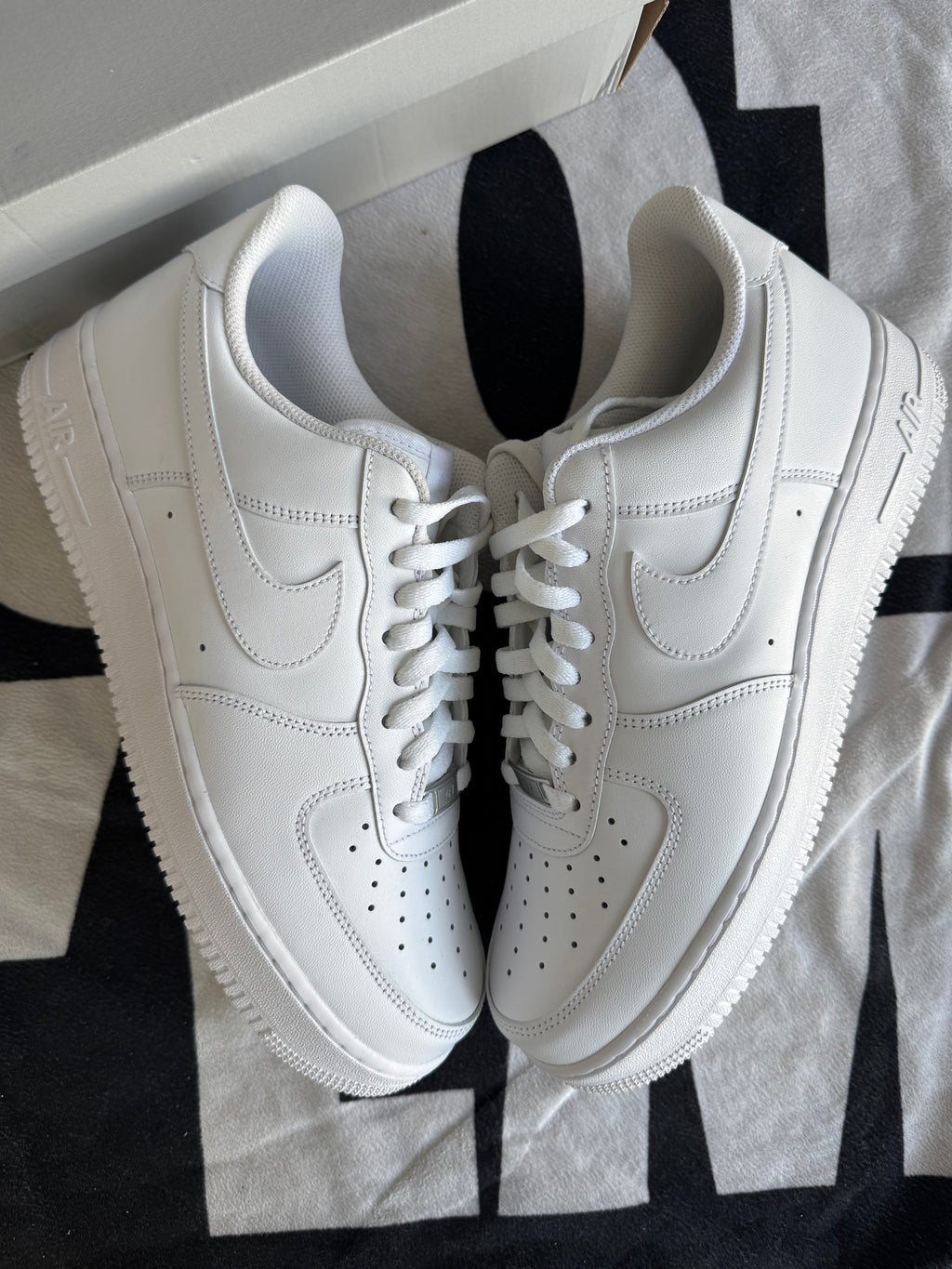 Nike Air Force 1 Low '07 White (Taille 45)