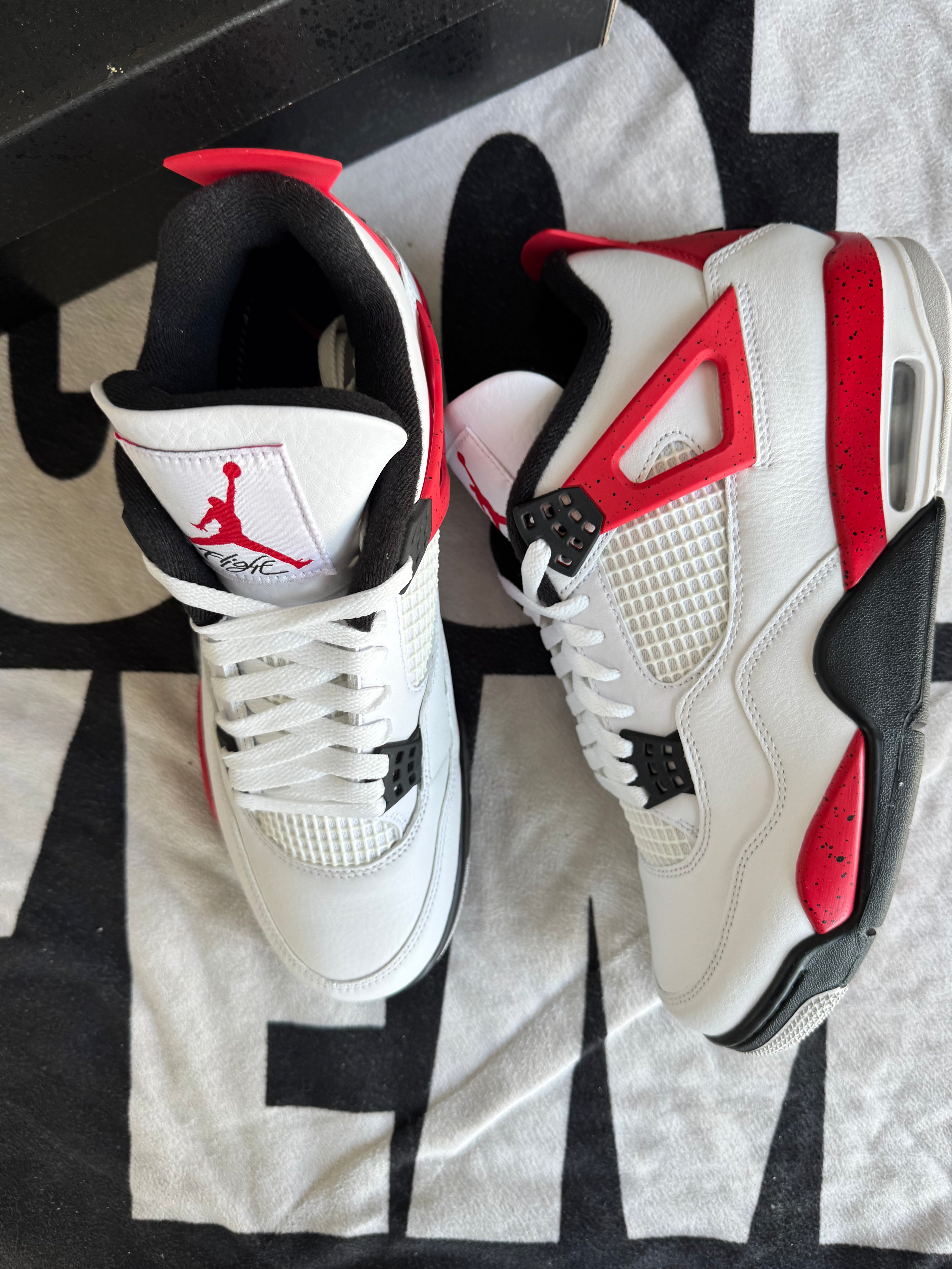 Jordan 4 Red Cement (Taille 44)