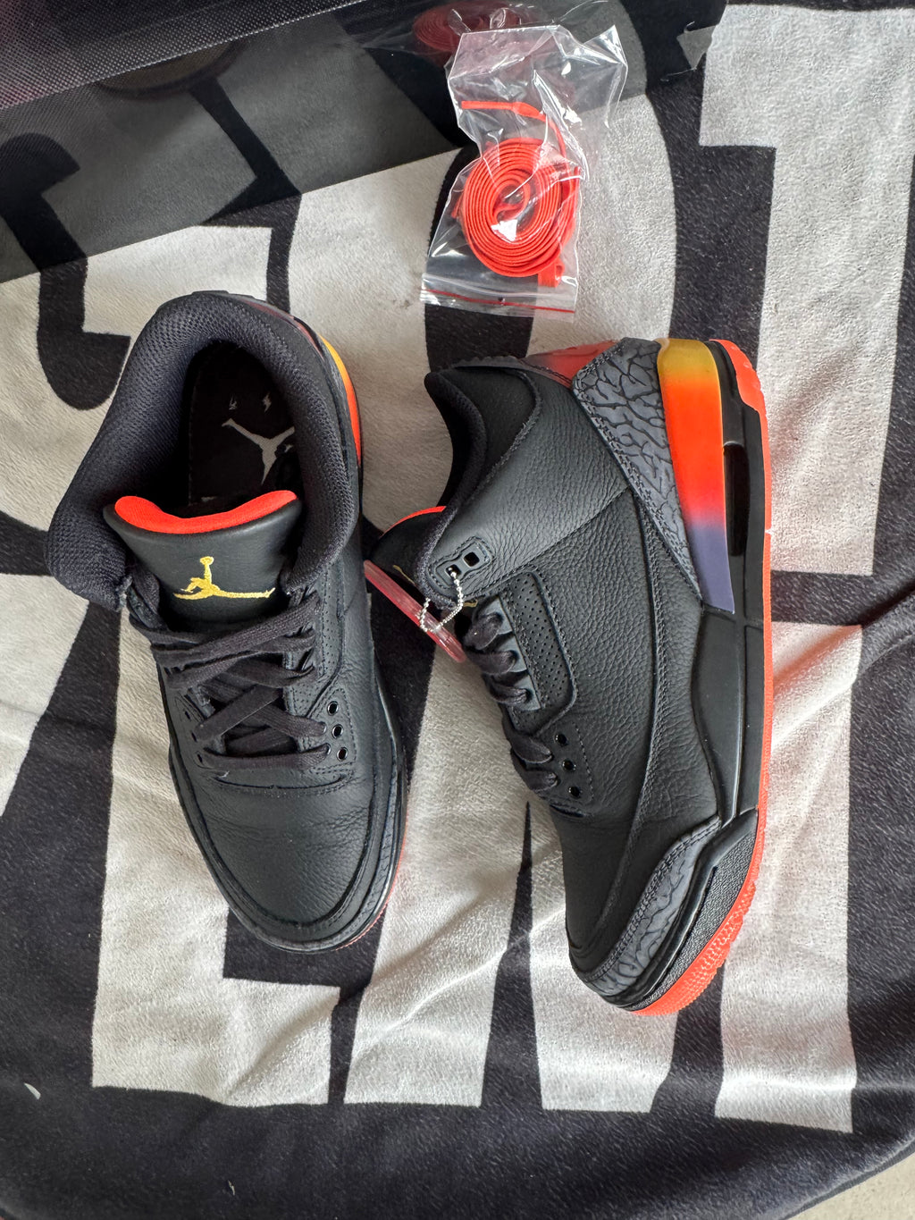 Jordan 3 J Balvin Rio (Taille 41)
