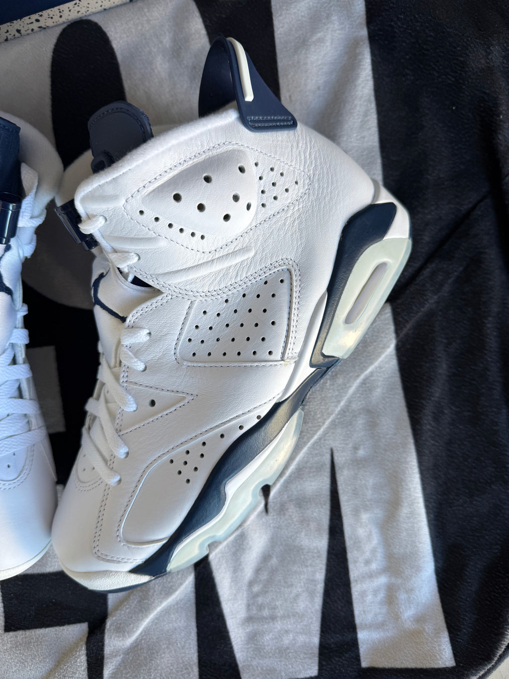 Jordan 6 Midnight Navy 2022 (Taille 42)