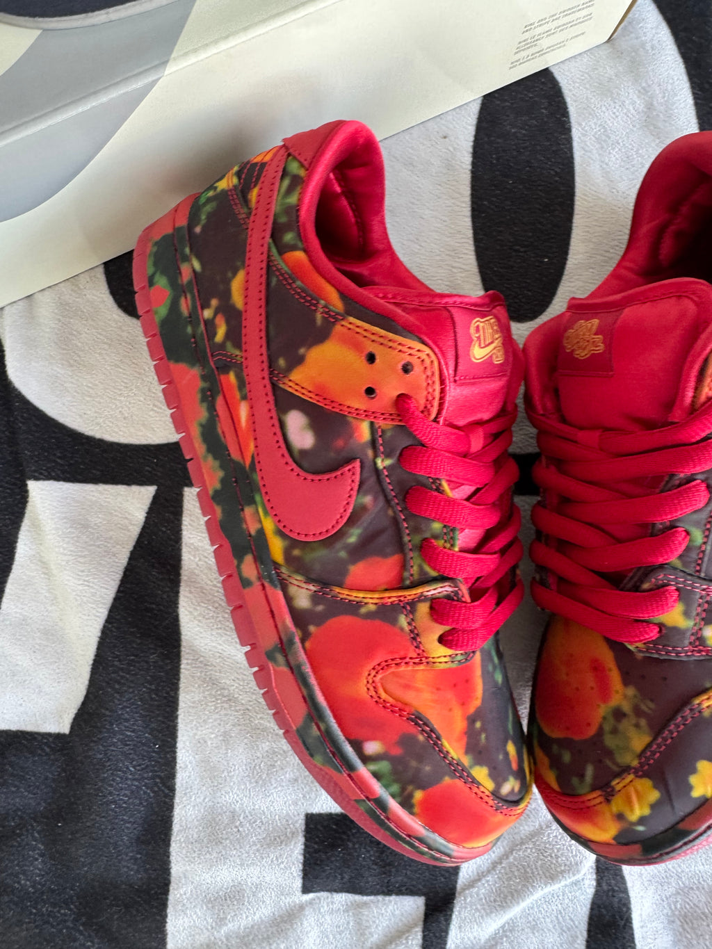 Nike SB Dunk Low The Wizard of Oz Poppy Field (Taille 42.5)