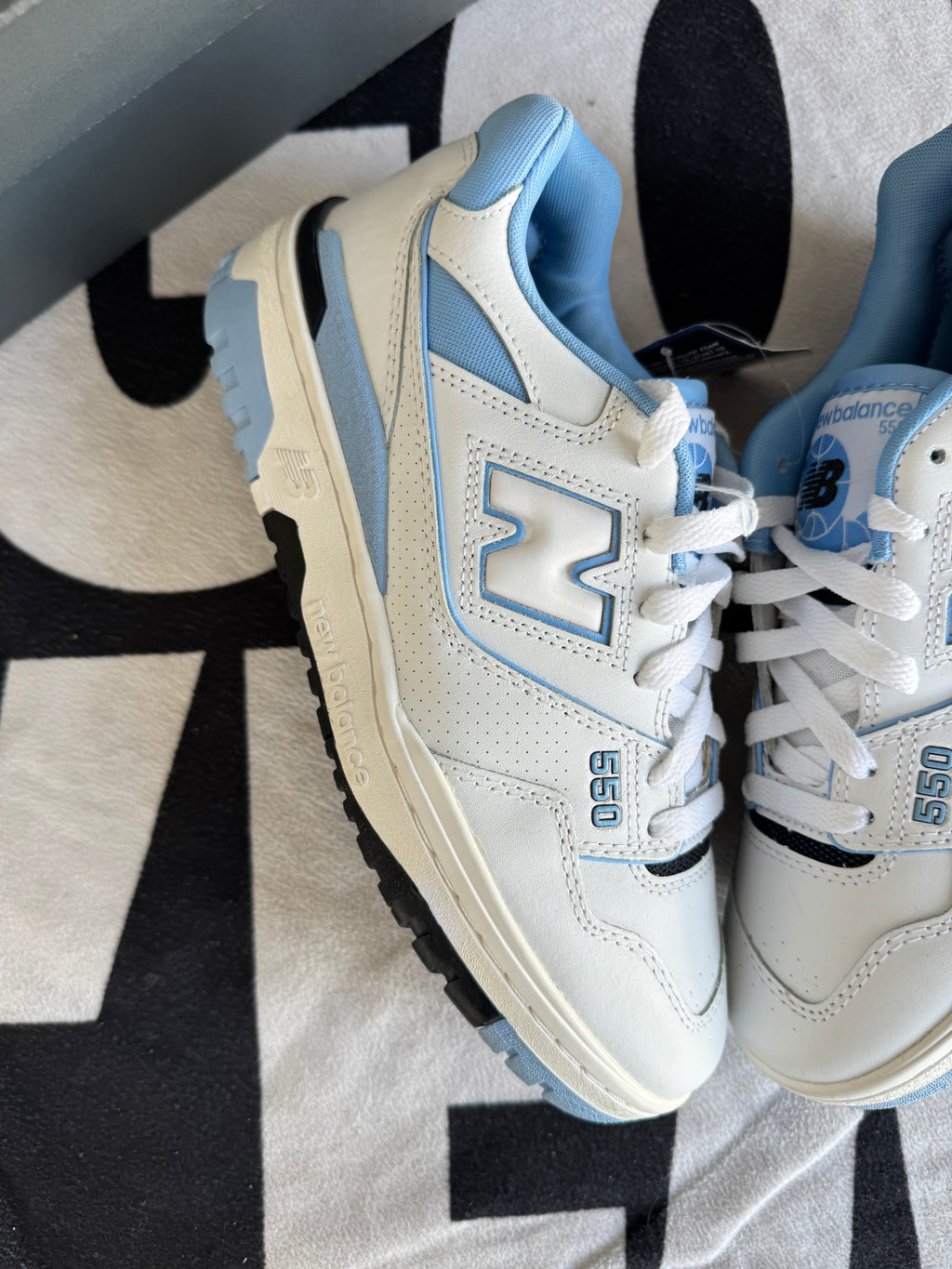 New Balance 550 UNC White University Blue (Taille 40)