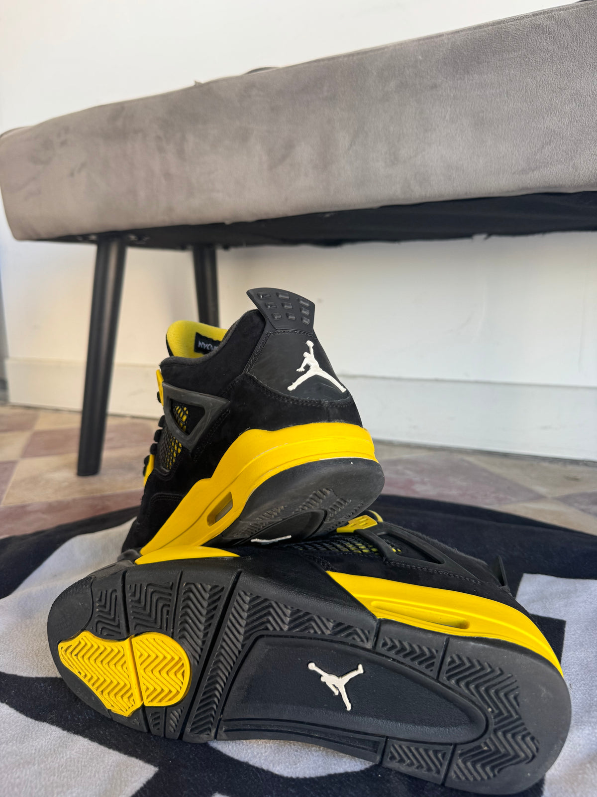 Jordan 4 Thunder 2023 GS (Taille 40)