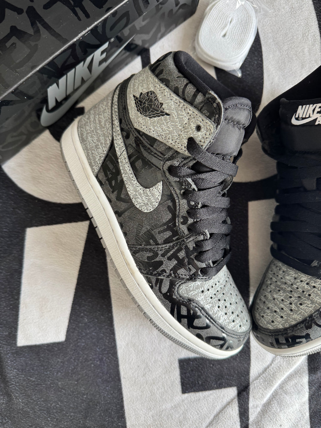 Jordan 1 High Rebellionaire (Taille 36.5)