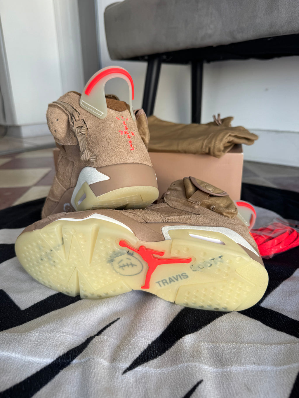 Jordan 6 Travis Scott British Khaki (Taille 39)