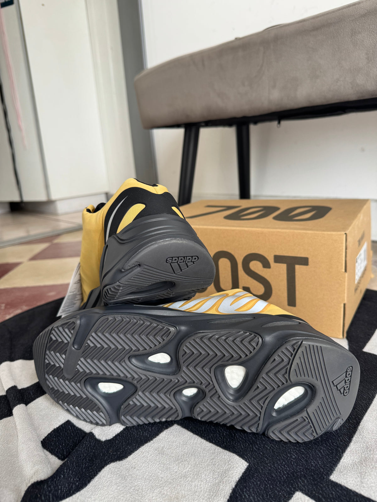 adidas Yeezy Boost 700 MNVN Honey Flux (Taille 45 1/3)