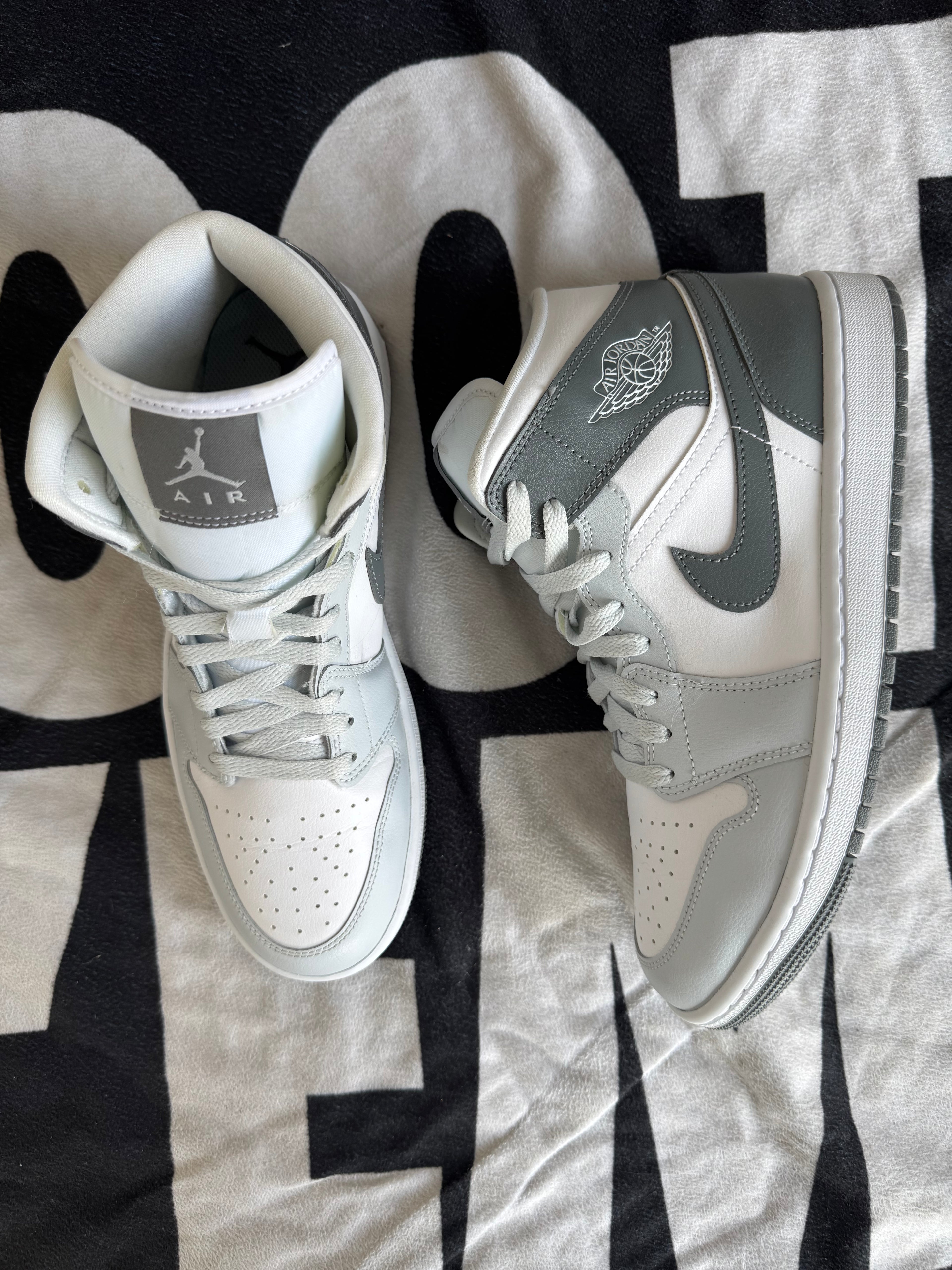 Jordan 1 Mid White Smoke Grey (Taille 42)