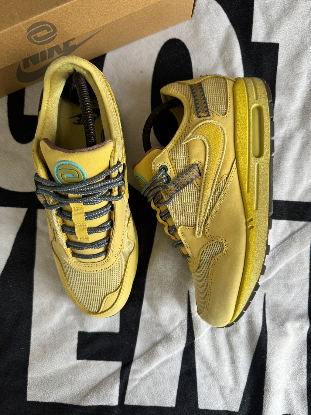 Nike Air Max 1 Travis Scott Cactus Jack Saturn Gold (Taille 41)