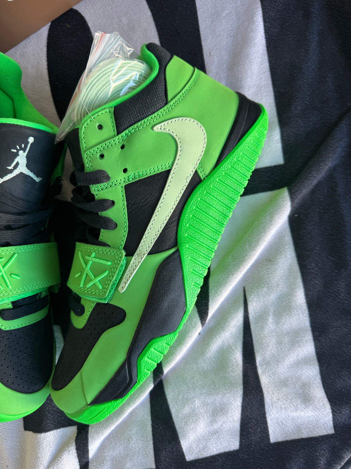 Jordan CJ1 T-Rexx x Travis Scott Green Spark (Taille 44)