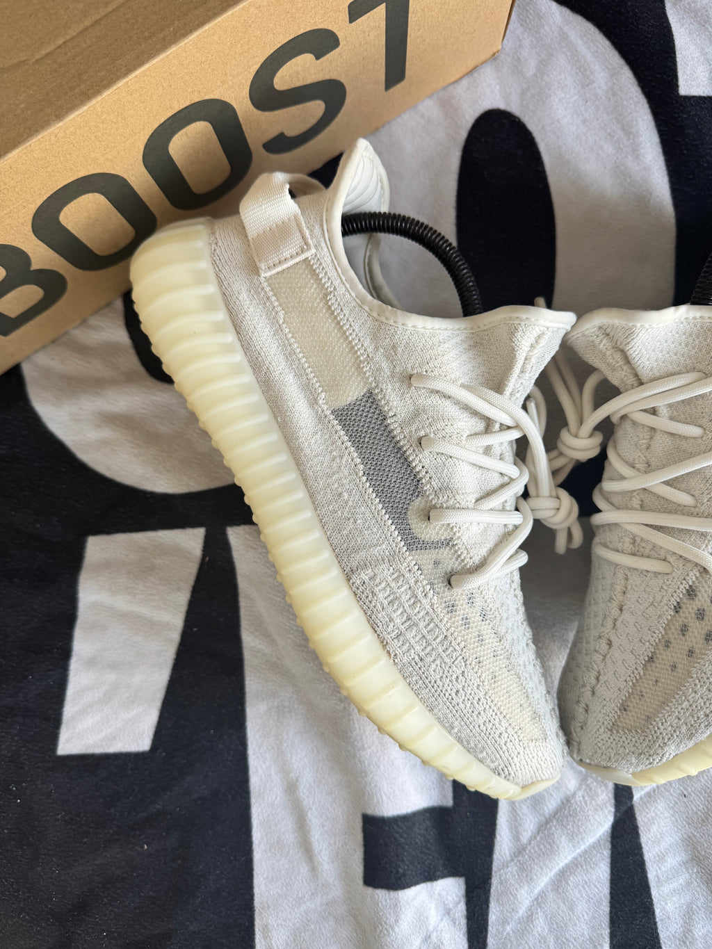 adidas Yeezy Boost 350 V2 Bone (Taille 42 2/3)
