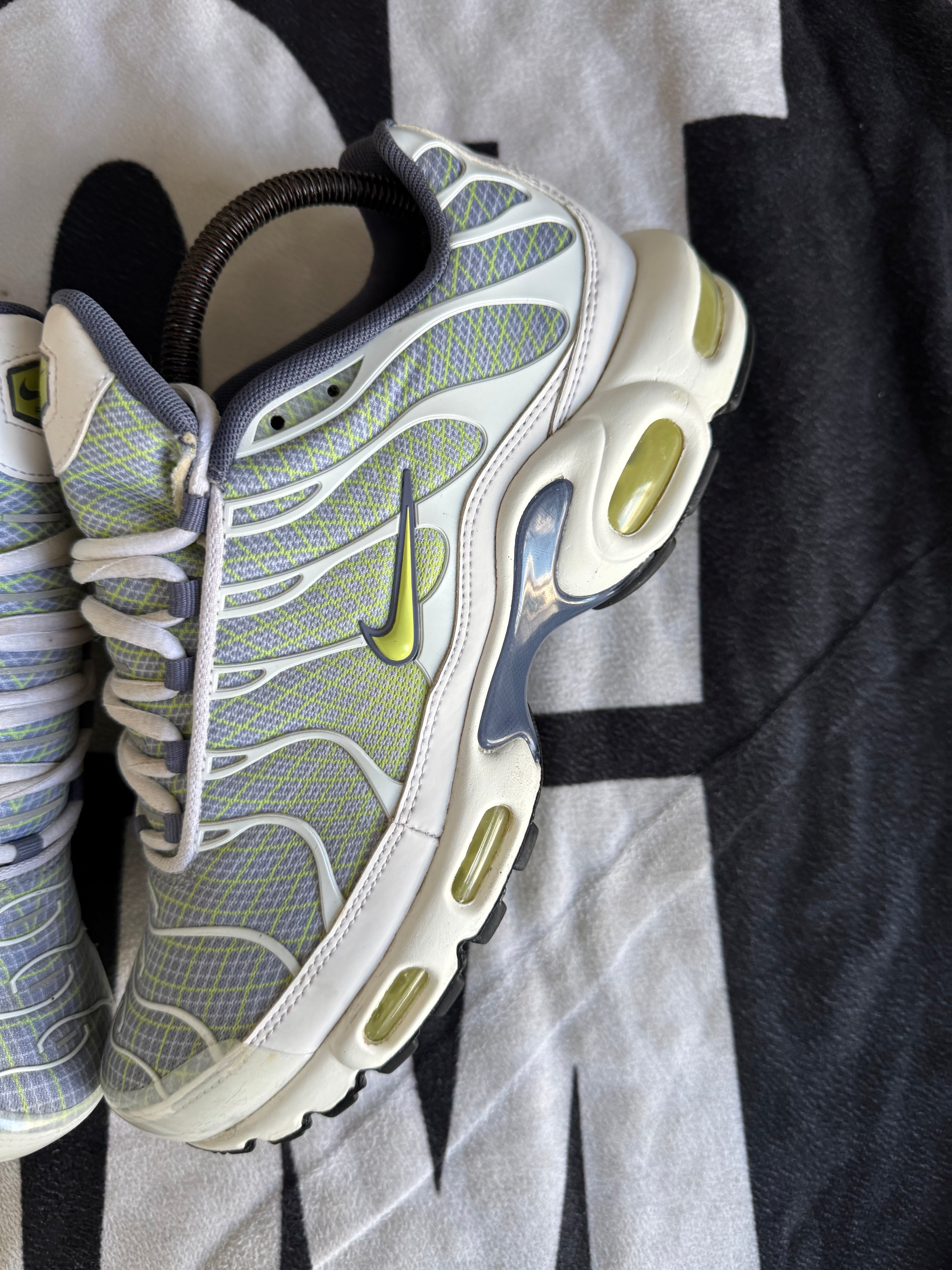 Nike Air Max Plus Pebble Grey Lime (Taille 42)