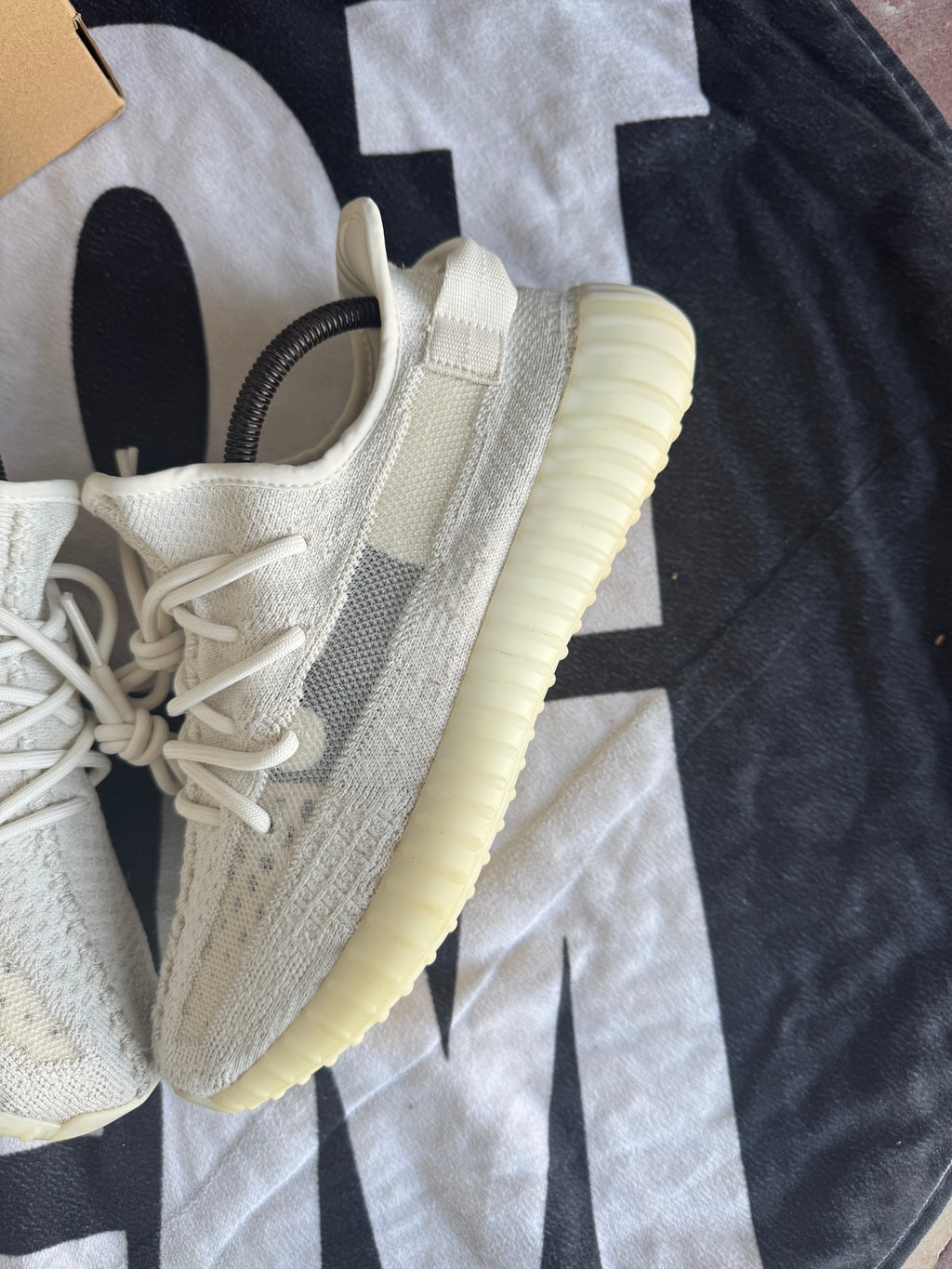 adidas Yeezy Boost 350 V2 Bone (Taille 42 2/3)