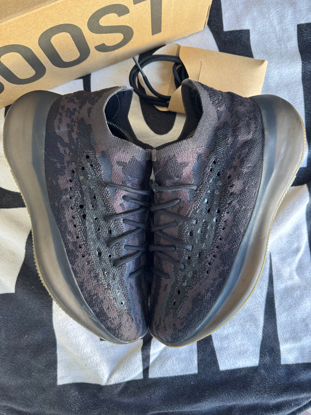 Yeezy Boost 380 Onyx (Taille 45 1/3)