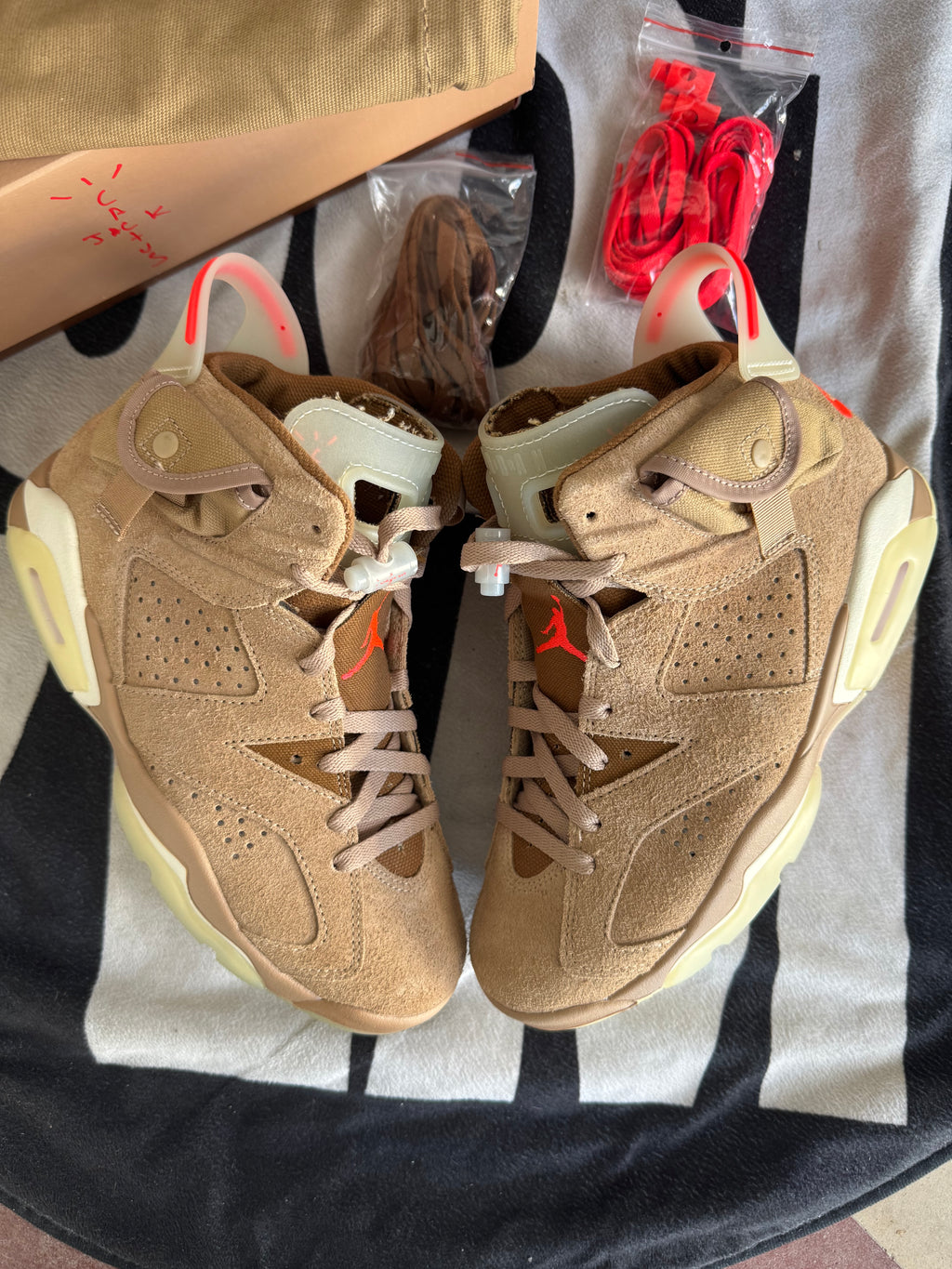 Jordan 6 Travis Scott British Khaki (Taille 39)