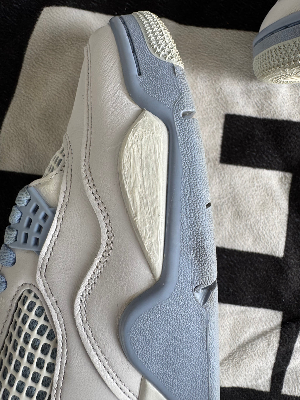 Jordan 4 Forget Me Not (Taille 41)