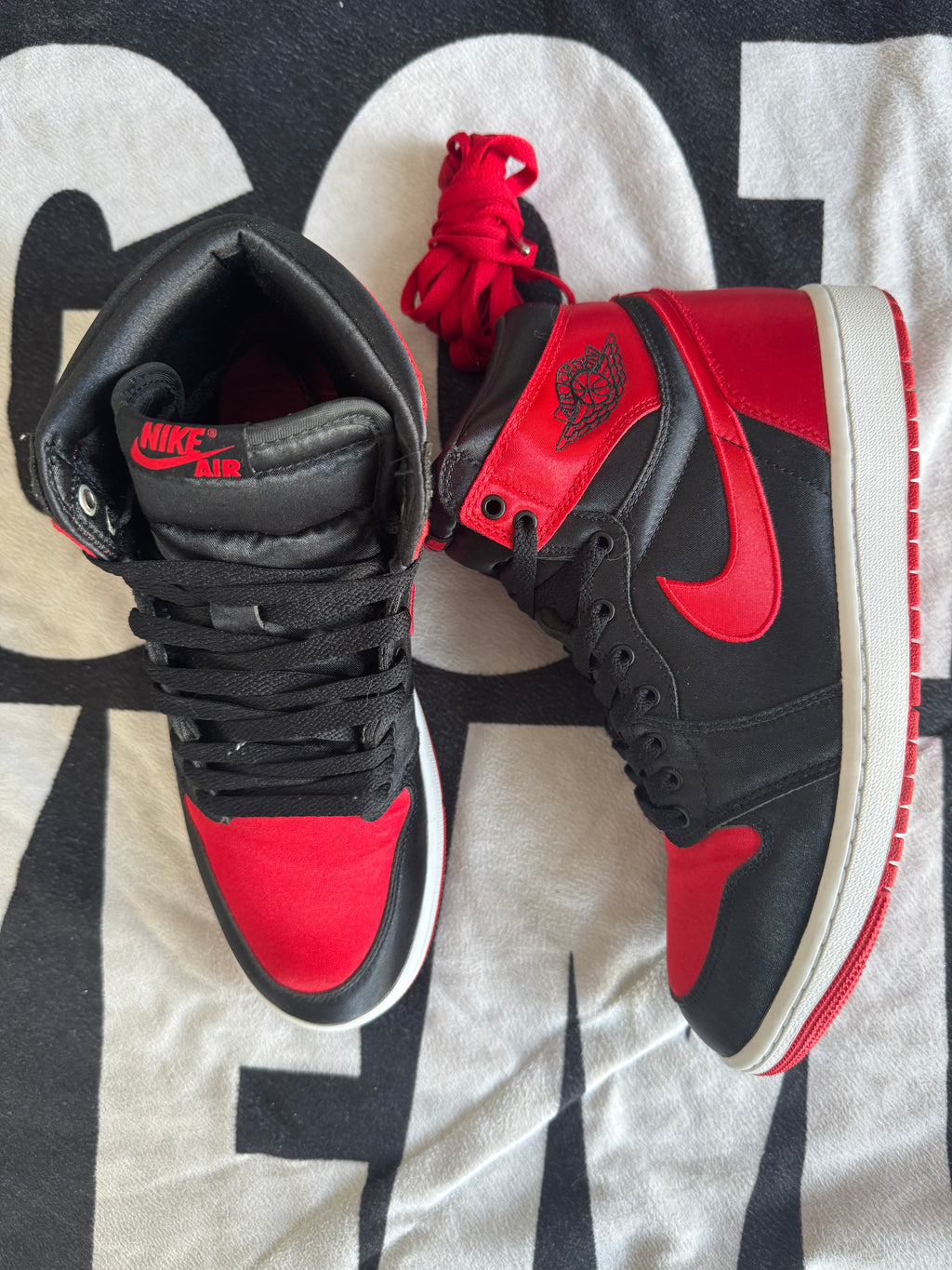 Jordan 1 High Satin Bred (Taille 42.5)