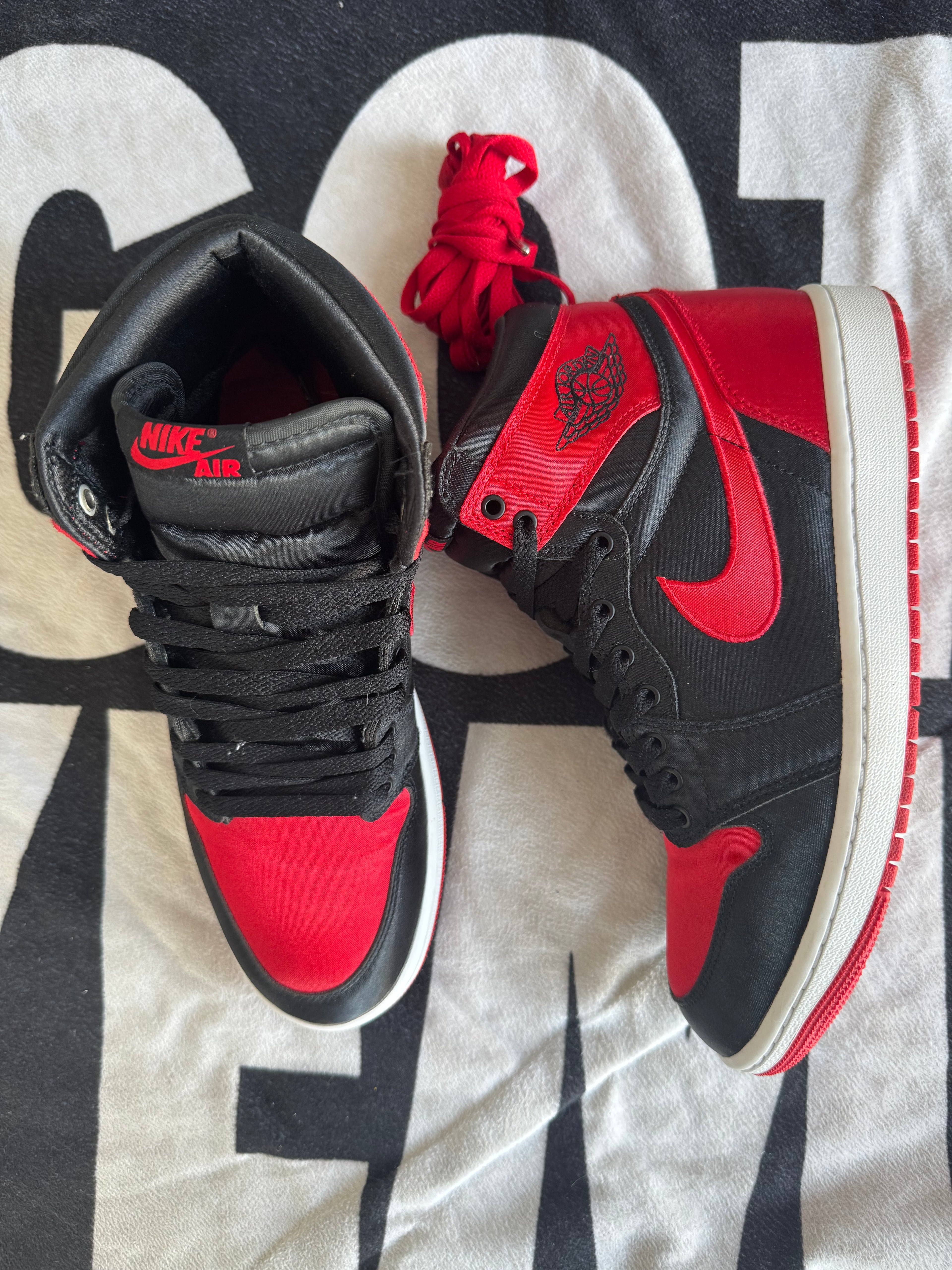 Jordan 1 High Satin Bred (Taille 42.5)