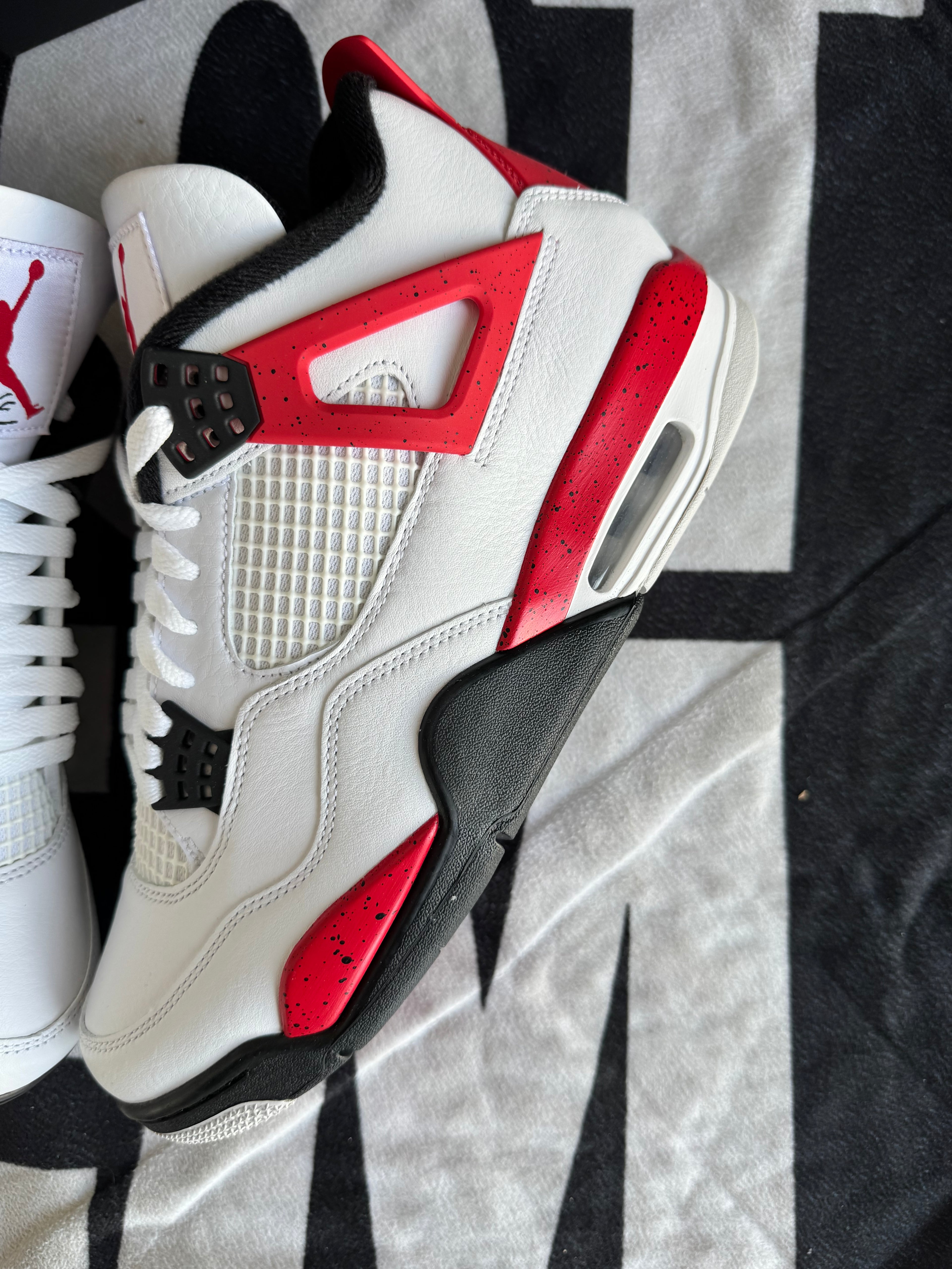 Jordan 4 Red Cement (Taille 44)