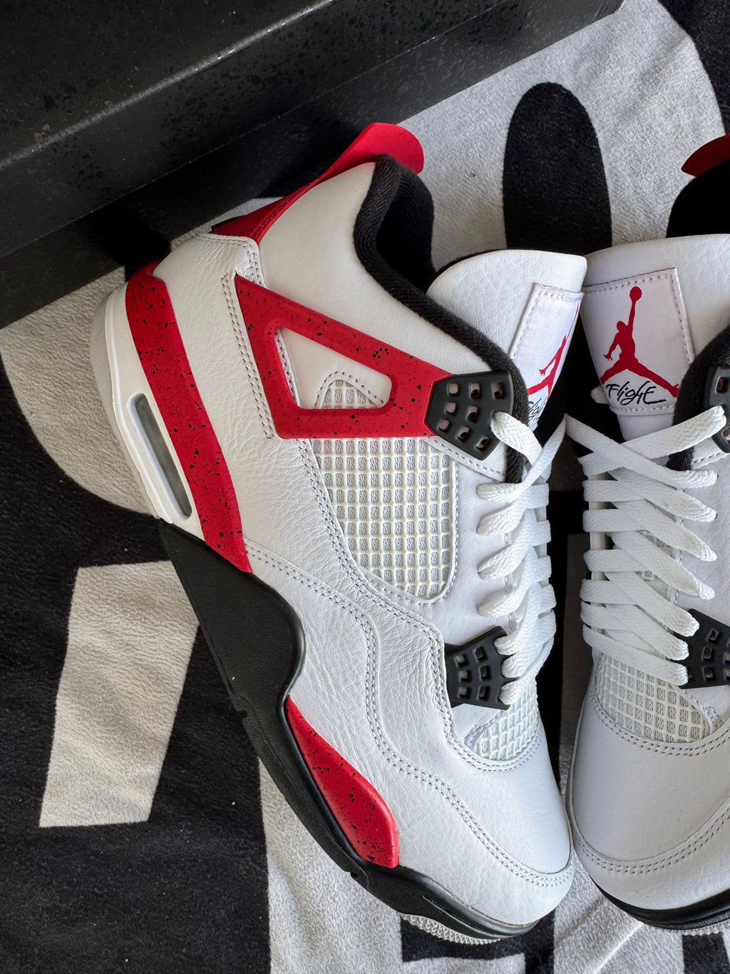 Jordan 4 Red Cement (Taille 44)