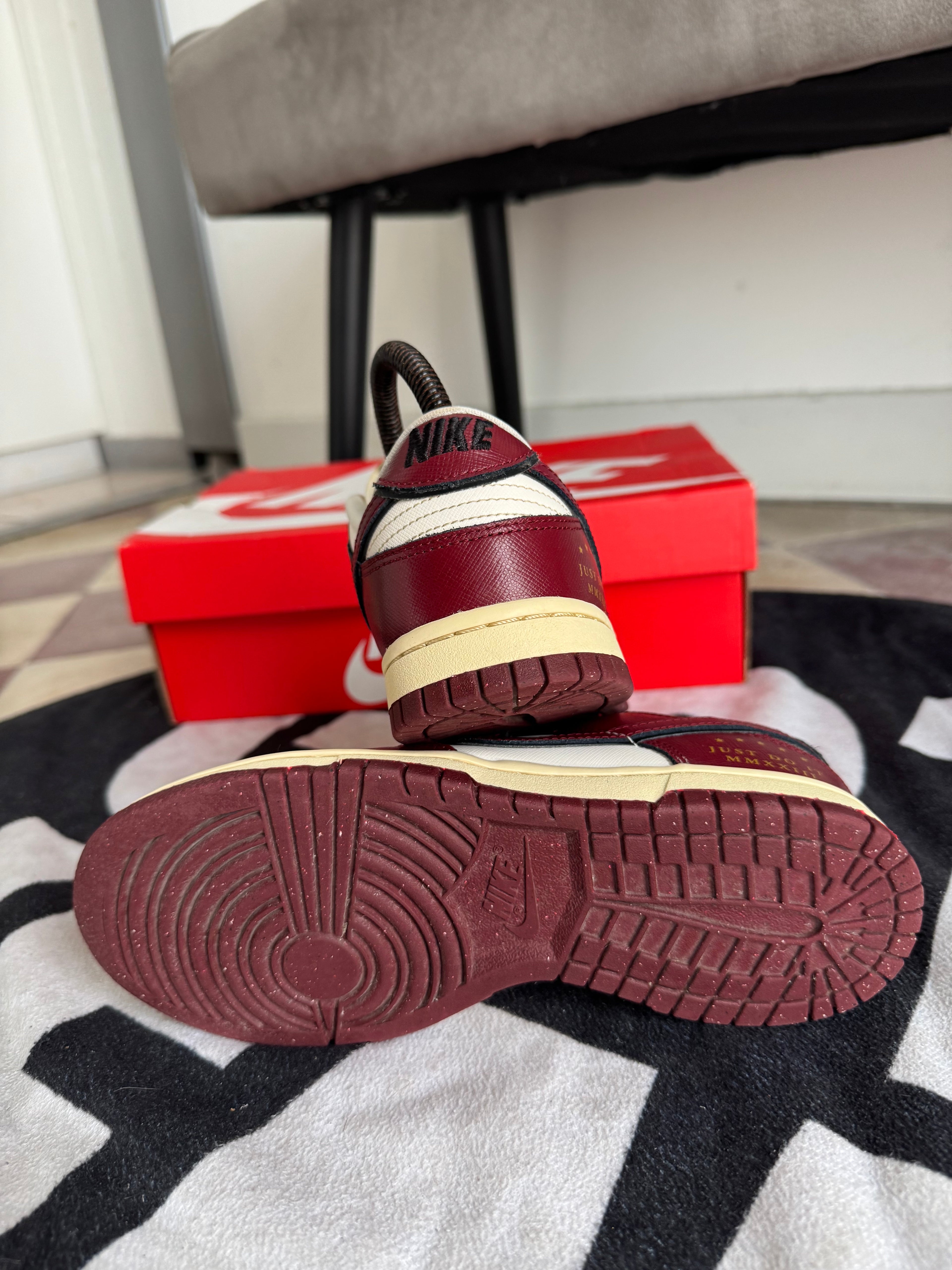Nike Dunk Low Sisterhood Sail Team Red (Taille 36.5)